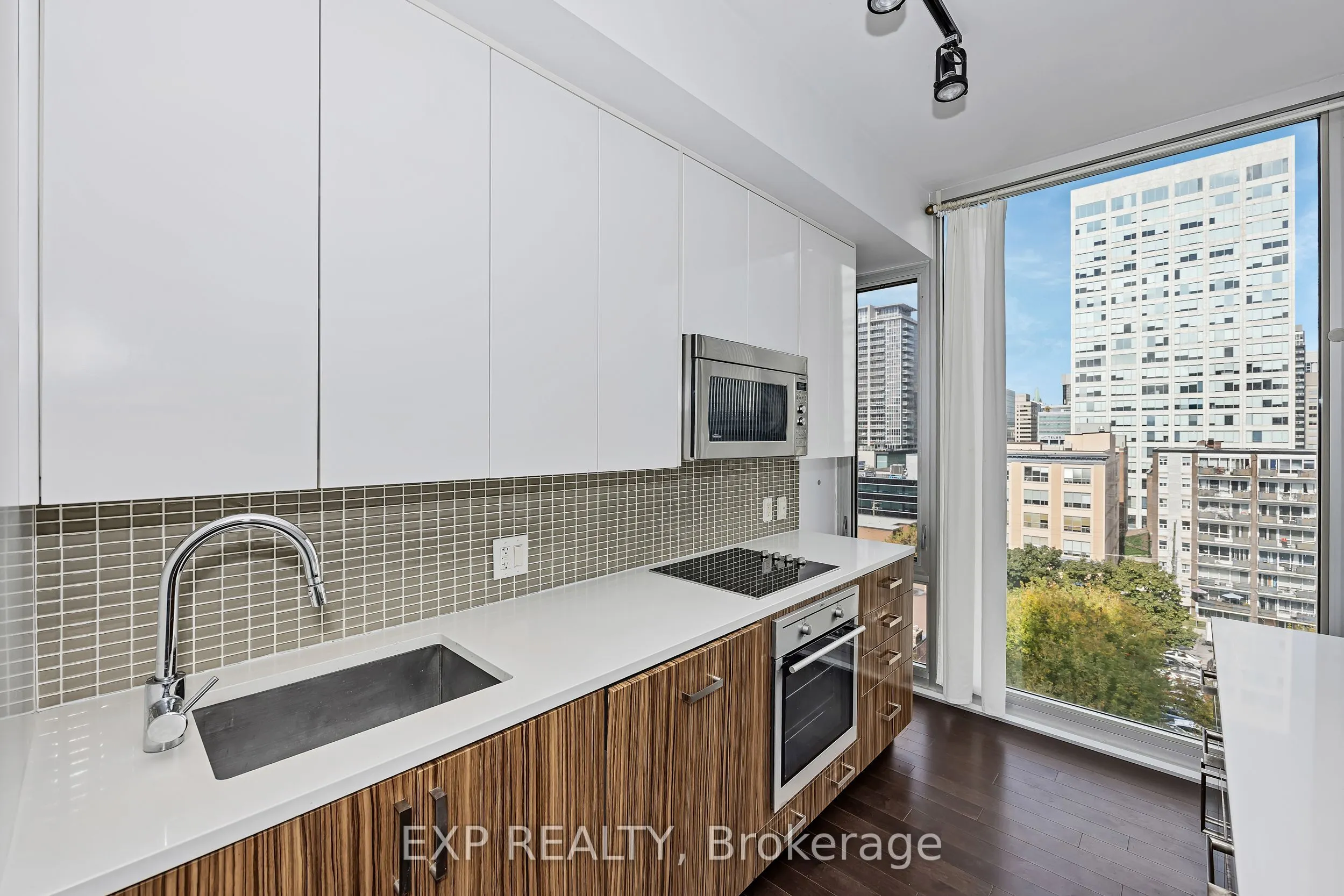 300 Lisgar Street, #812