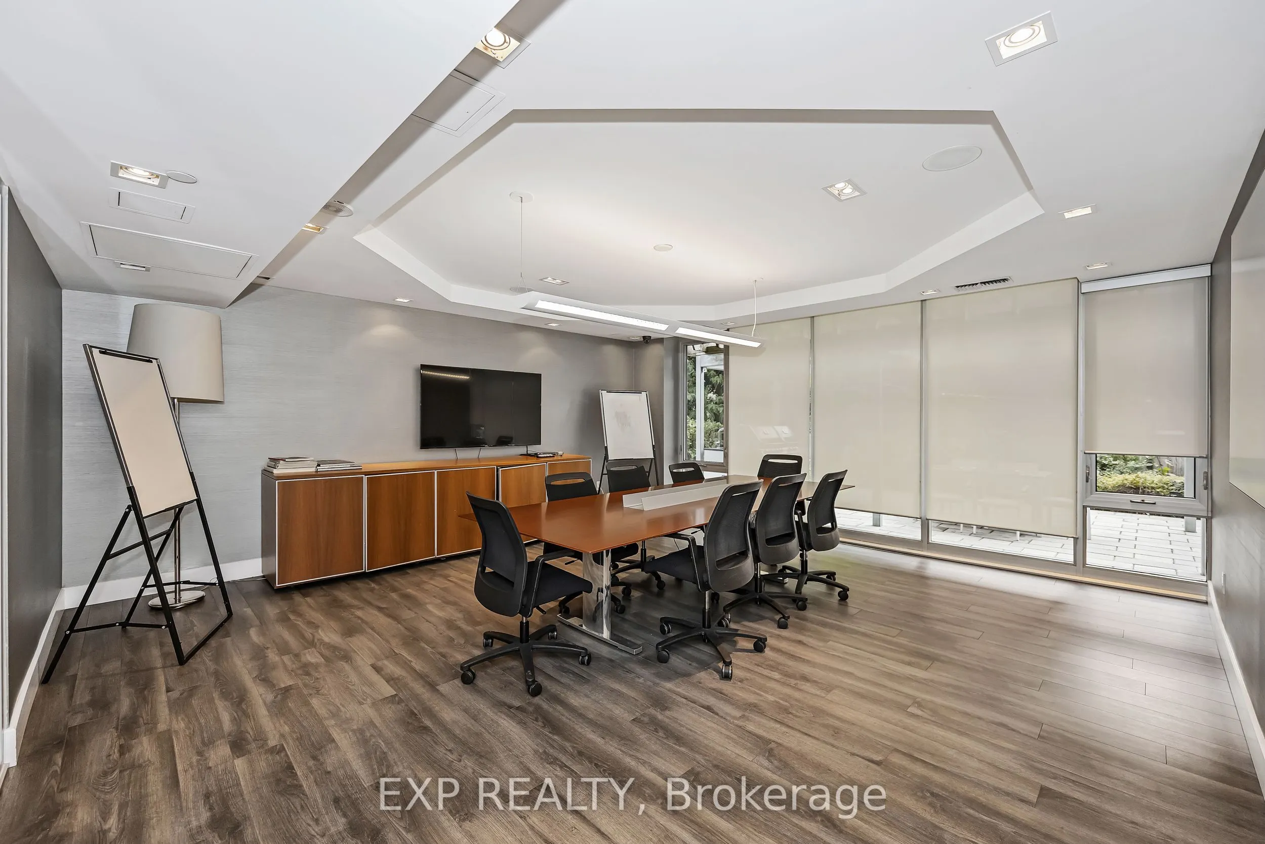300 Lisgar Street, #812
