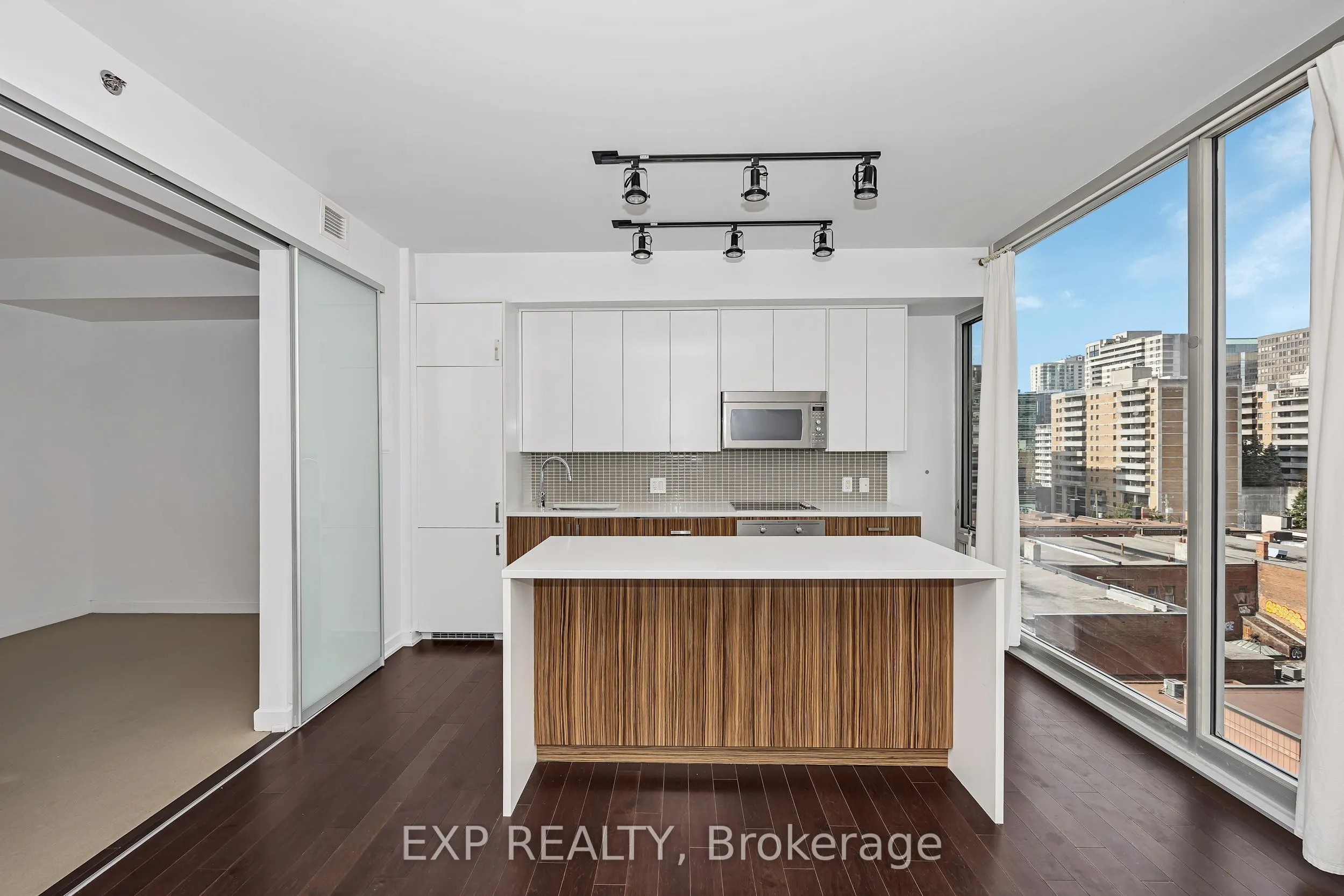 300 Lisgar Street, #812