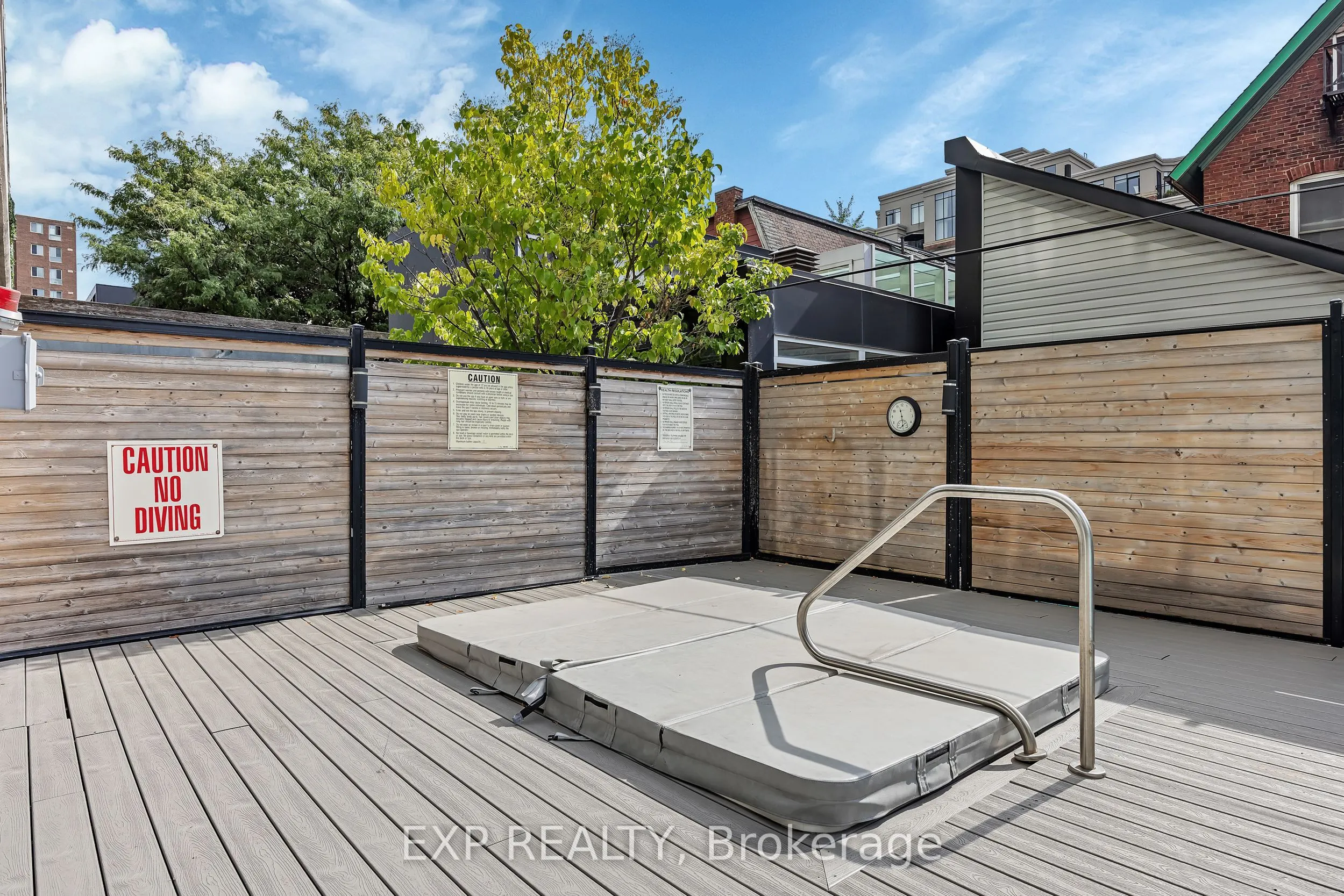 300 Lisgar Street, #812