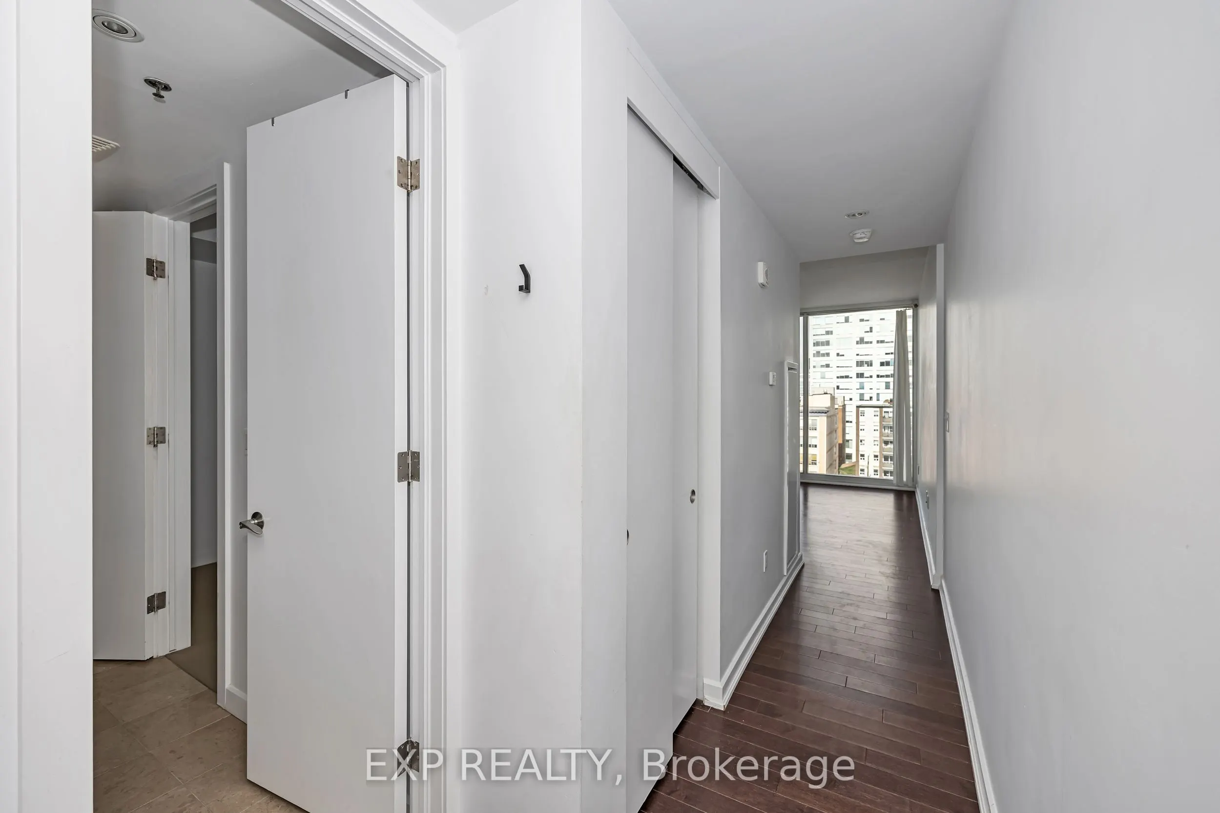 300 Lisgar Street, #812