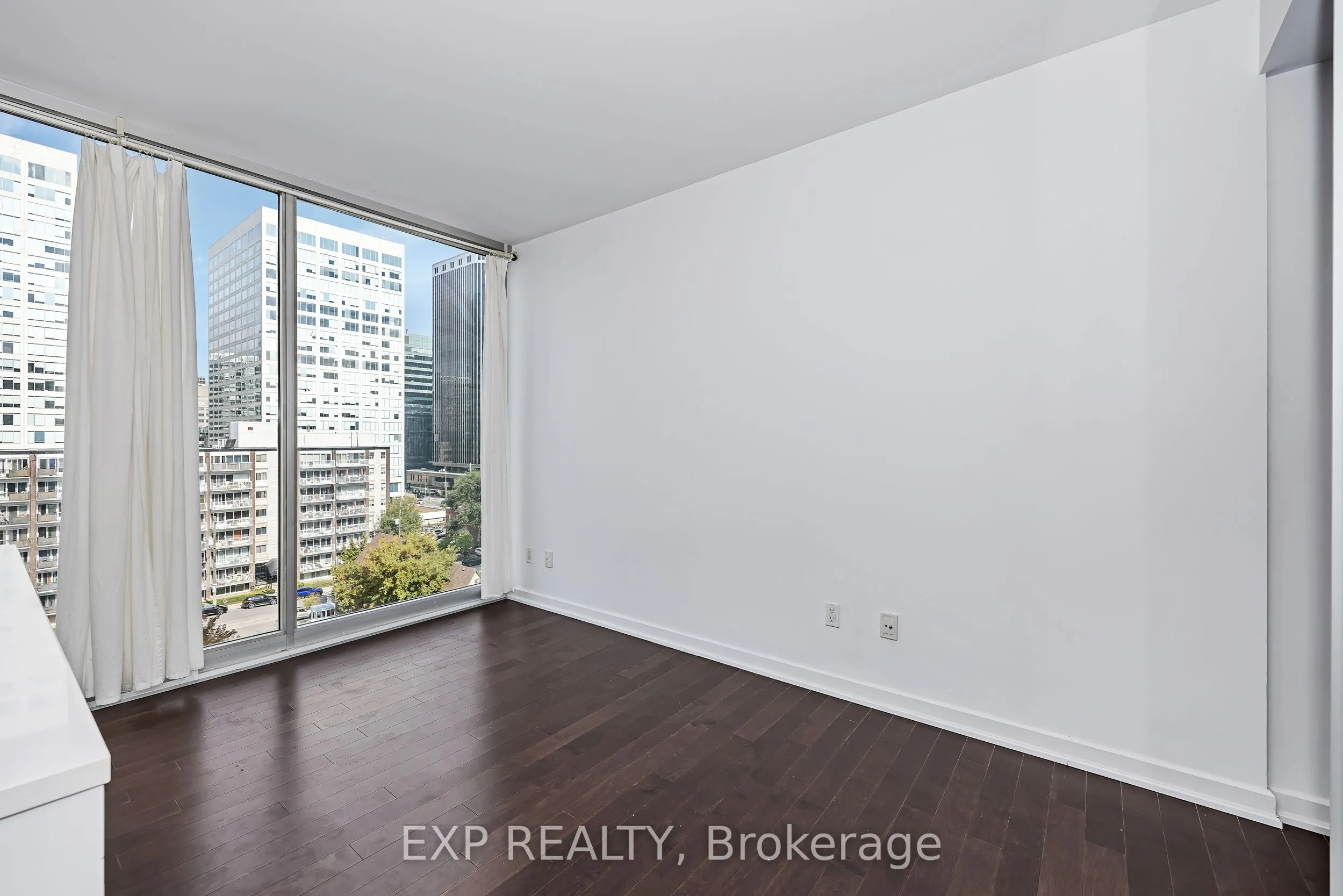 300 Lisgar Street, #812