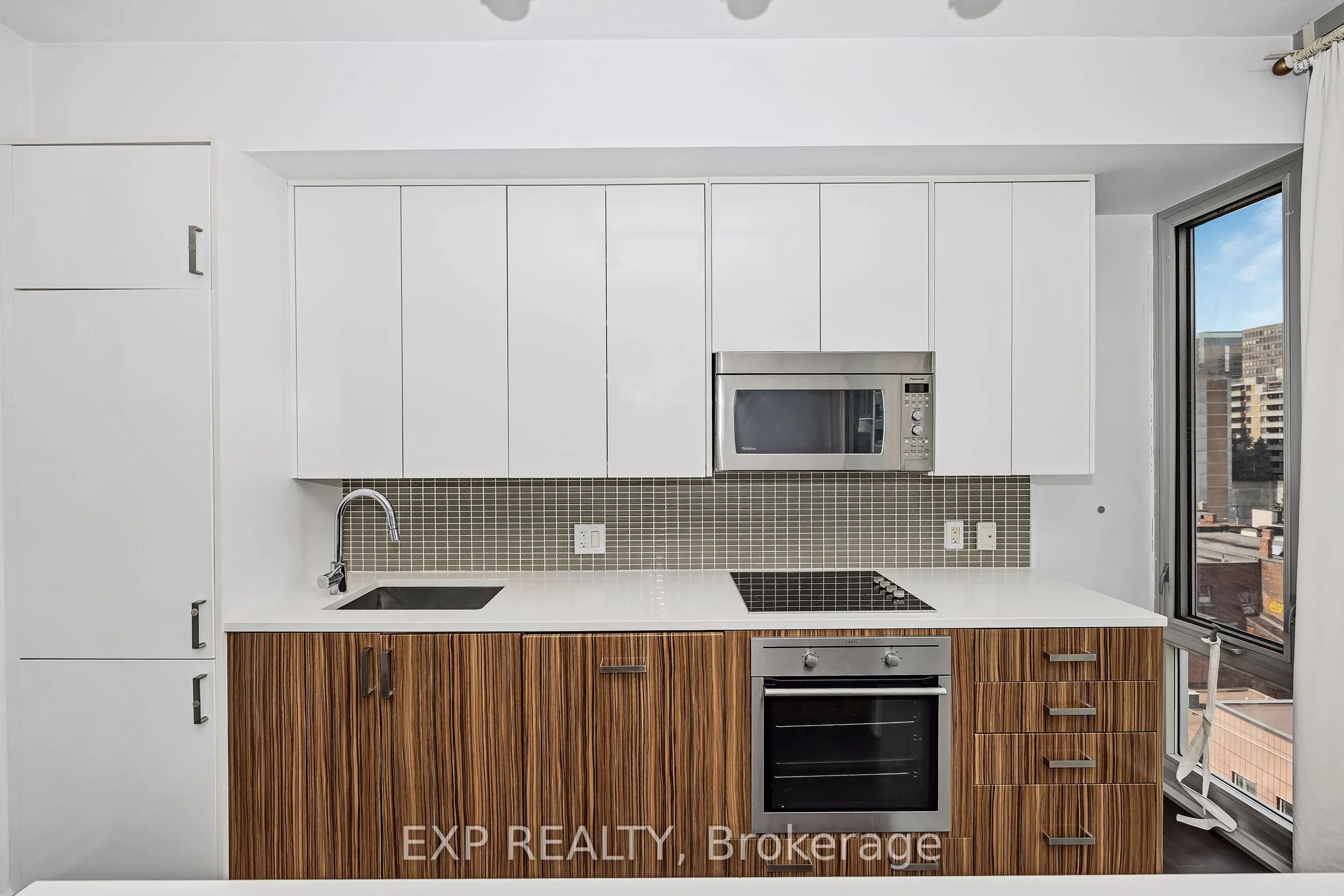 300 Lisgar Street, #812