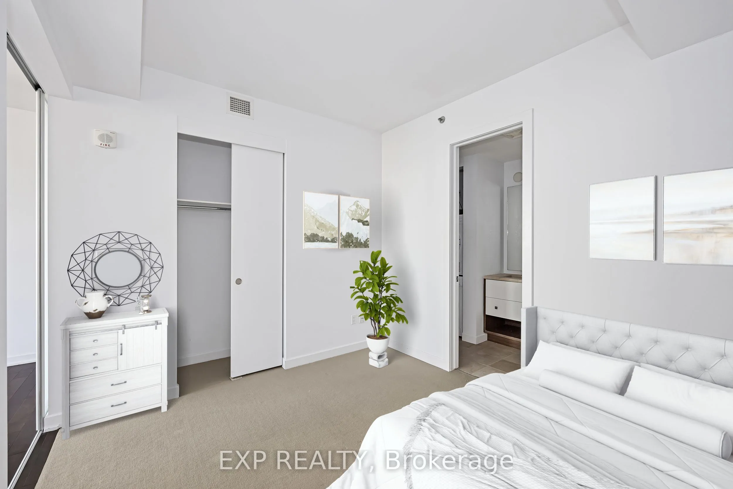 300 Lisgar Street, #812