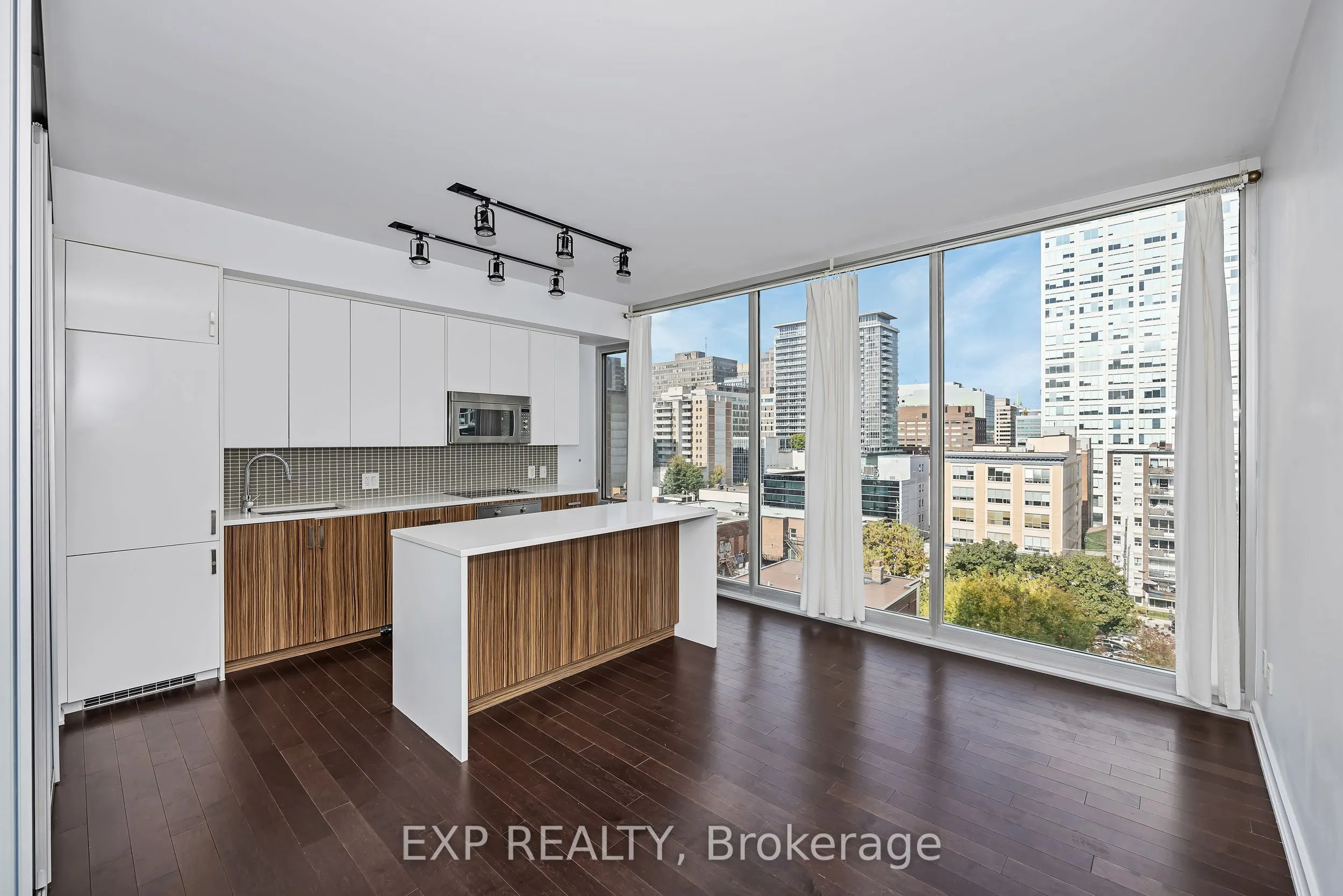 300 Lisgar Street, #812