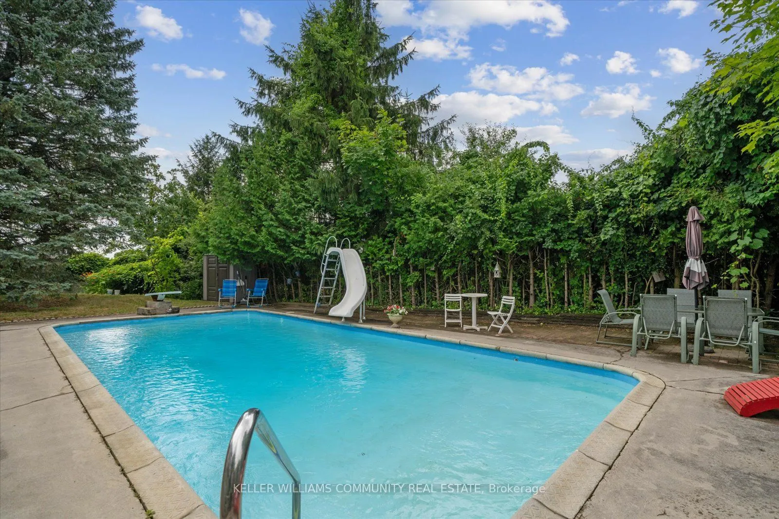 11 Bayleaf Court