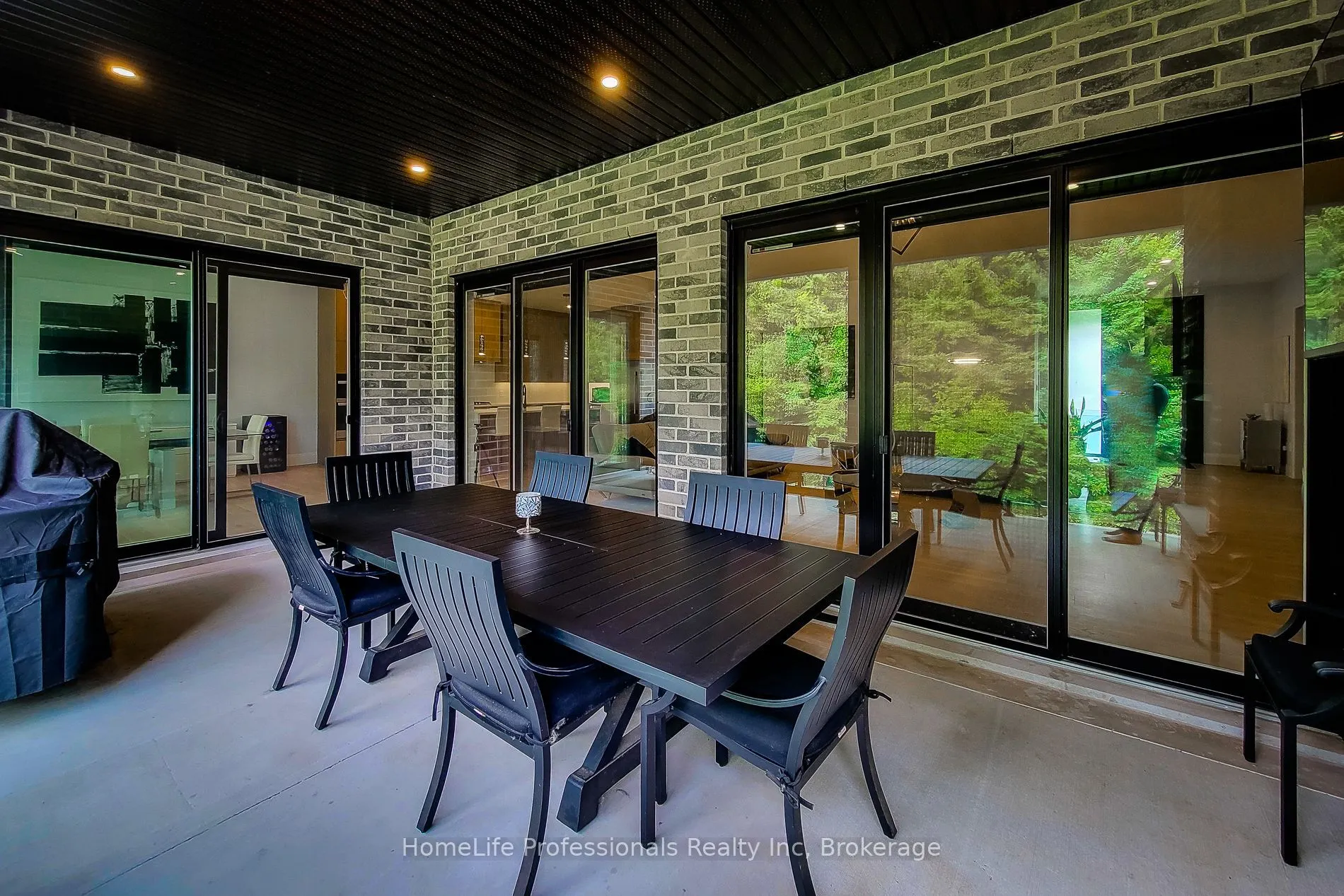 11 Black Willow Court