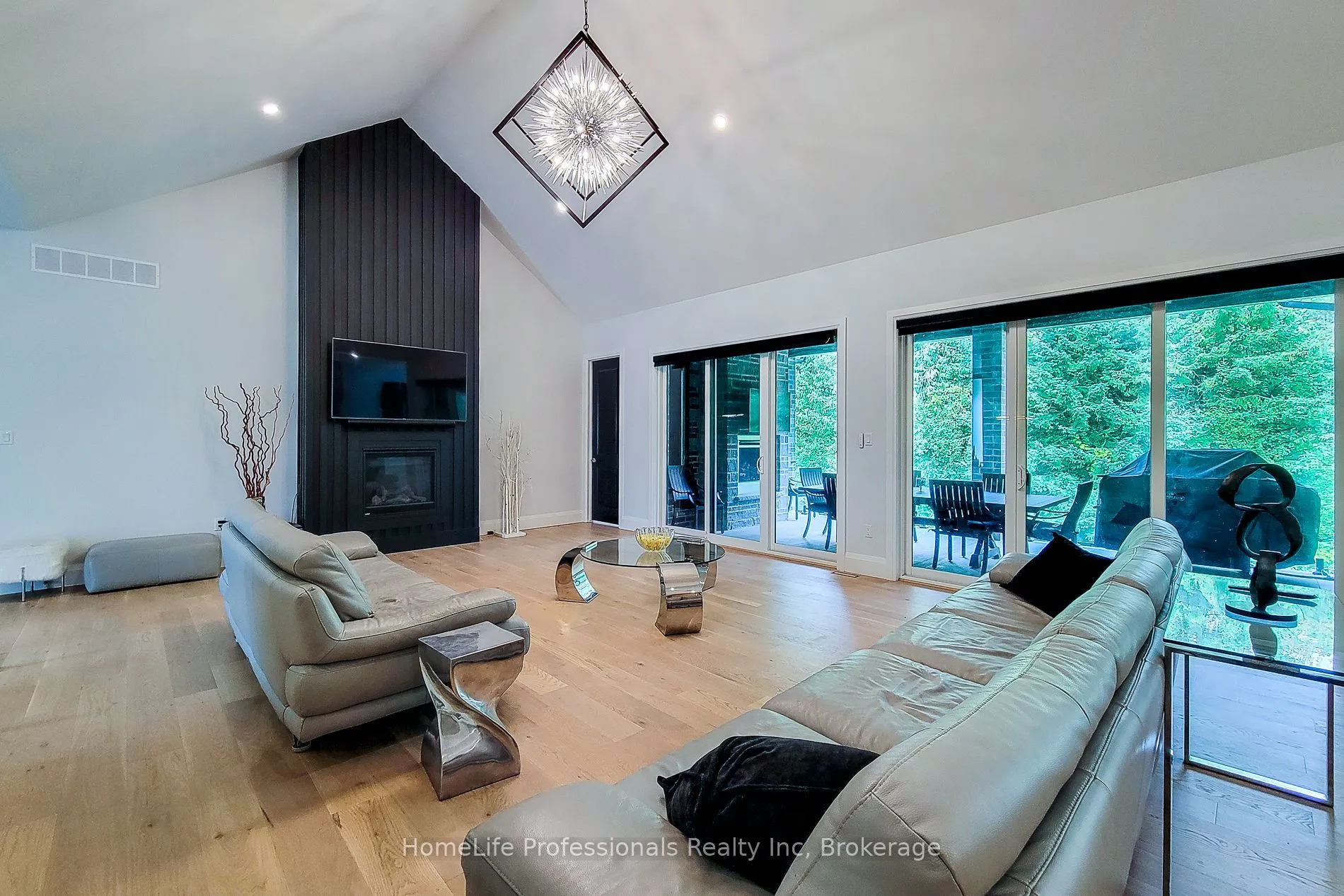 11 Black Willow Court