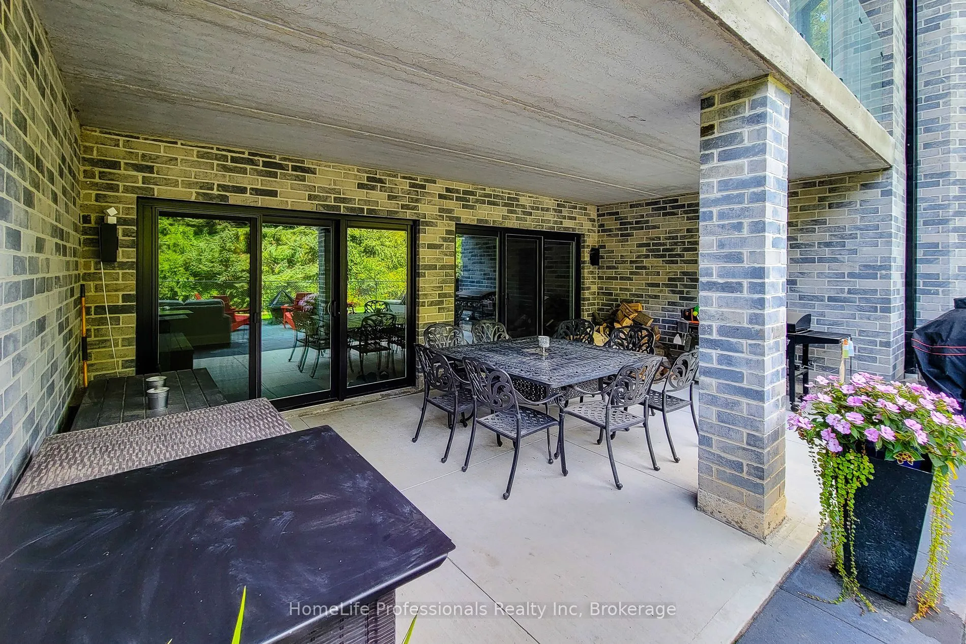11 Black Willow Court