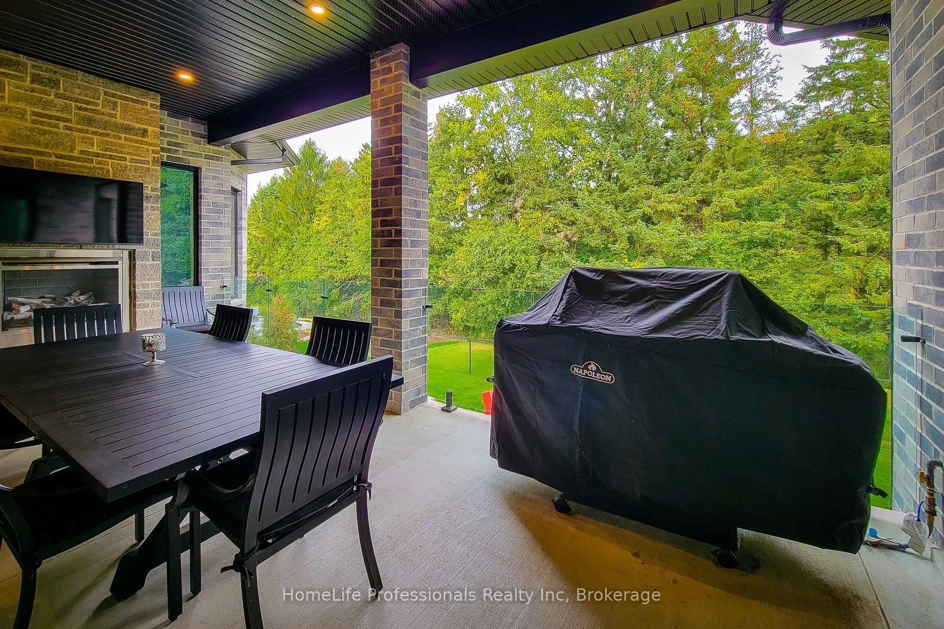 11 Black Willow Court