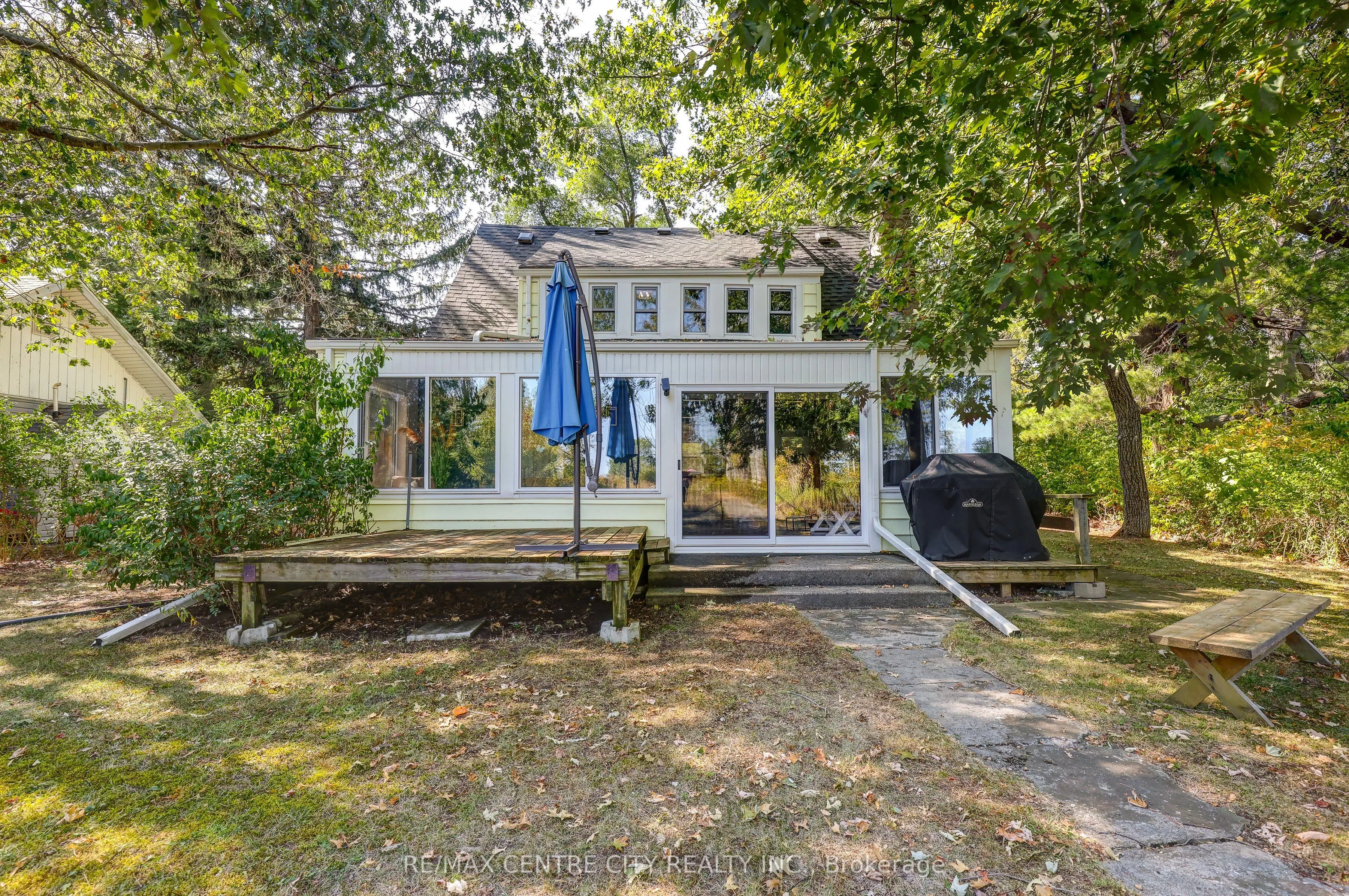 17374 Lakeshore Road