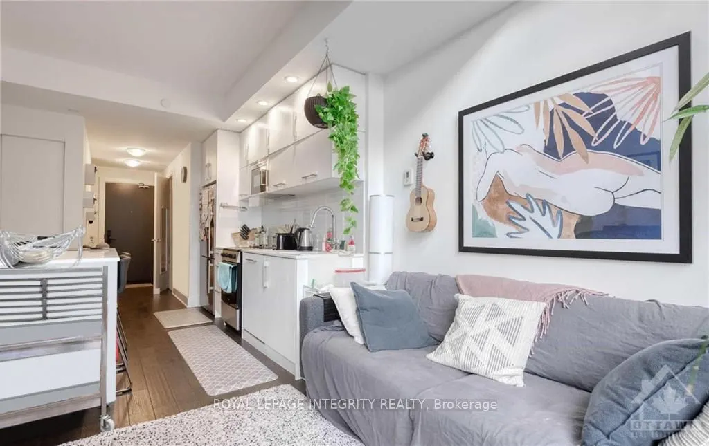 255 BAY Street, #808