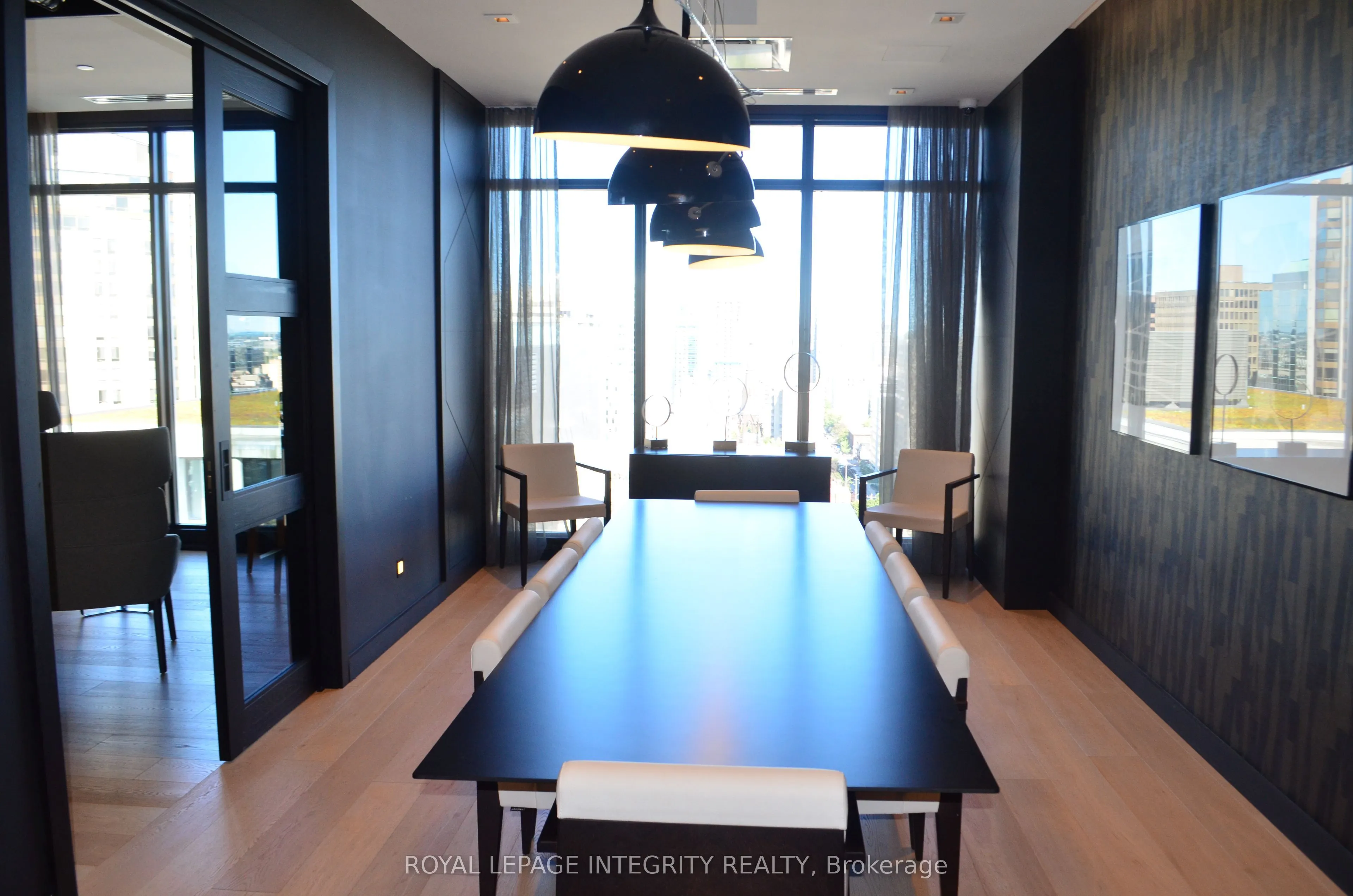 255 BAY Street, #808