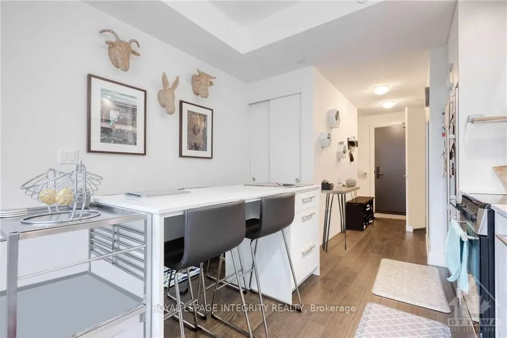 255 BAY Street, #808
