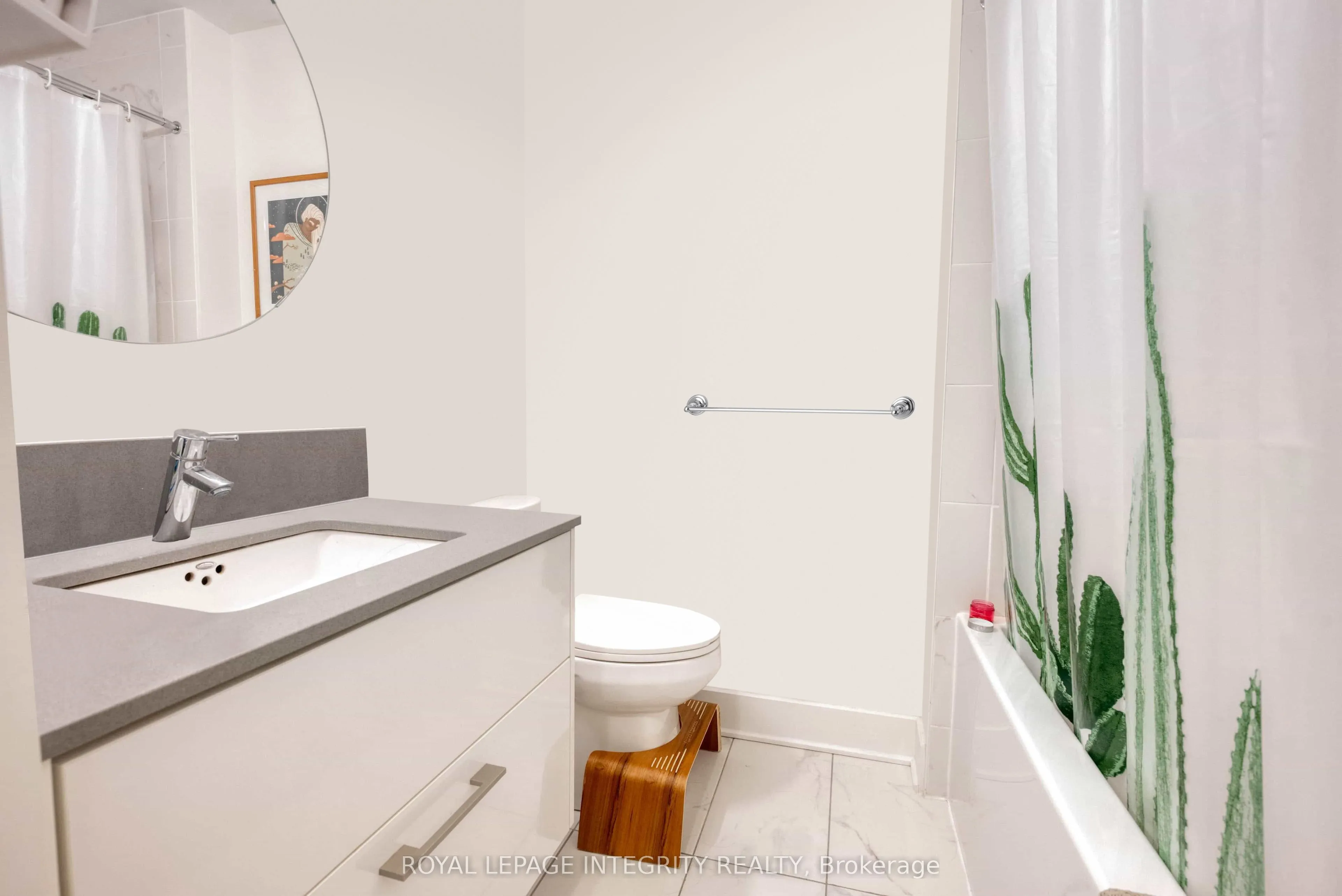 255 BAY Street, #808