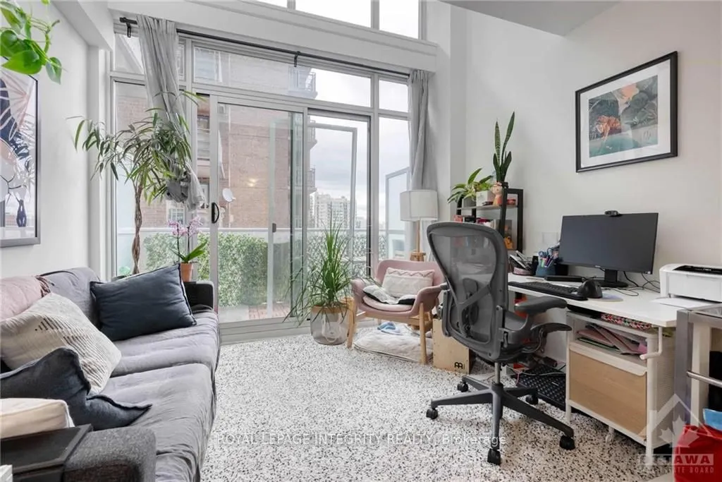 255 BAY Street, #808