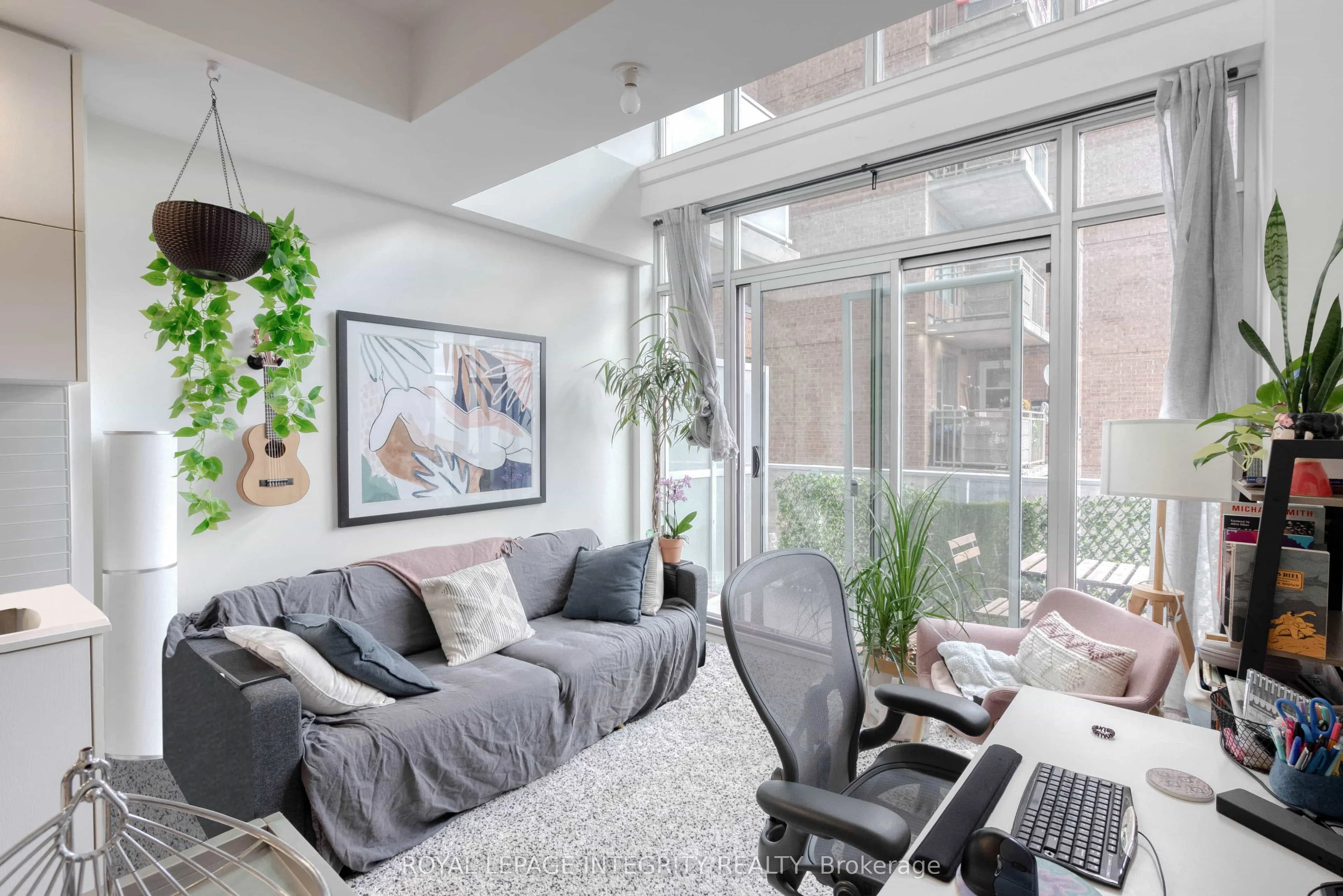 255 BAY Street, #808