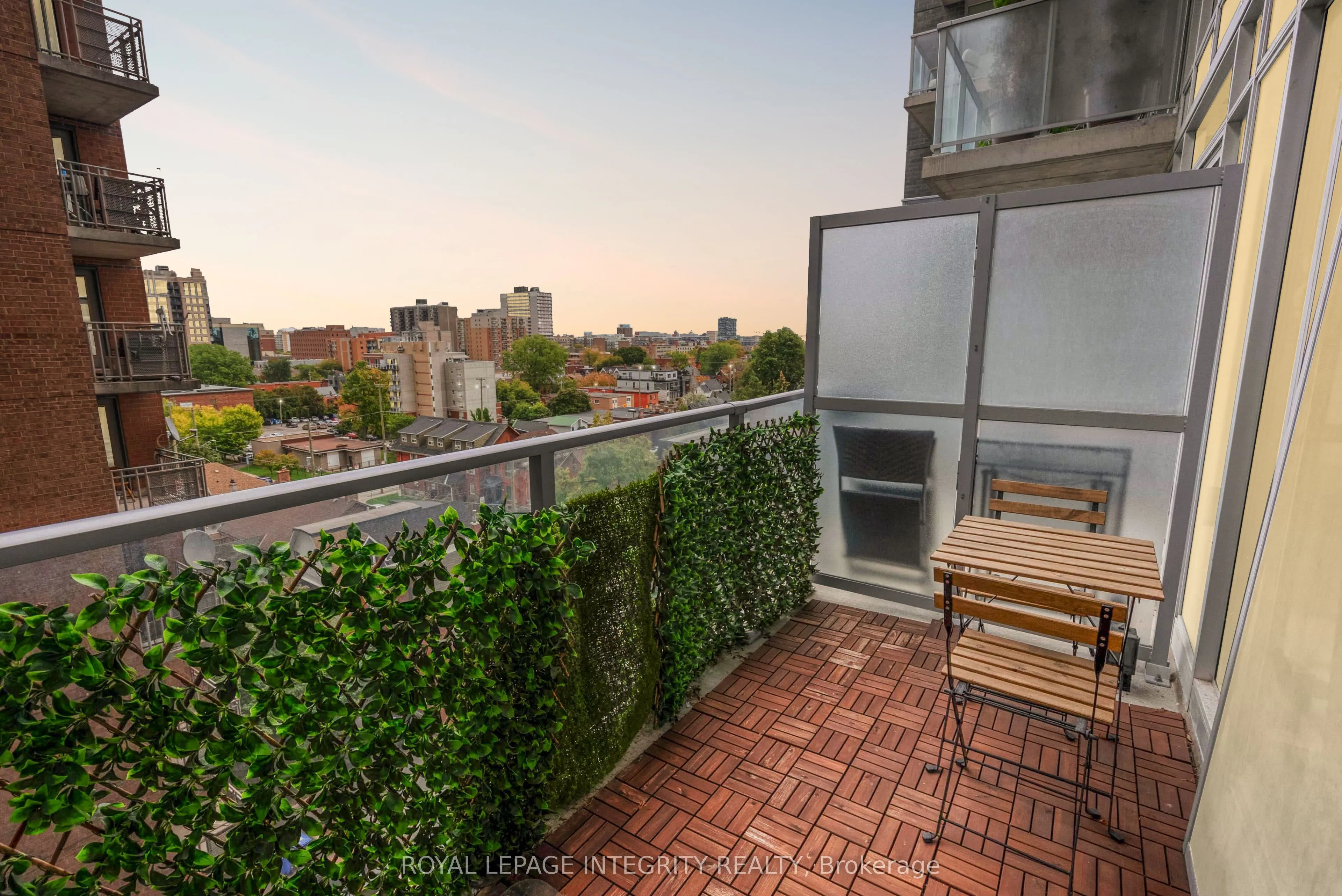 255 BAY Street, #808