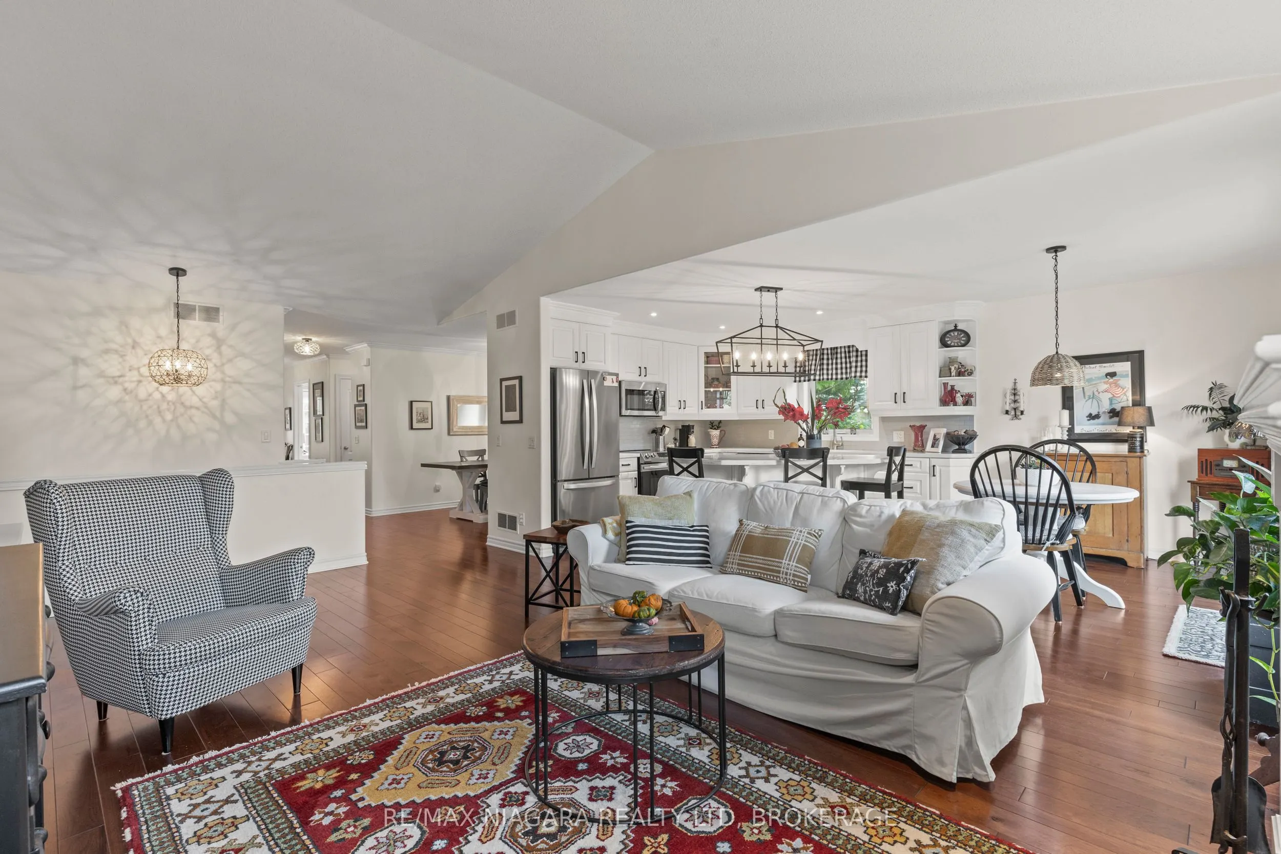 42 ROSE GLEN Crescent, #Call LBO