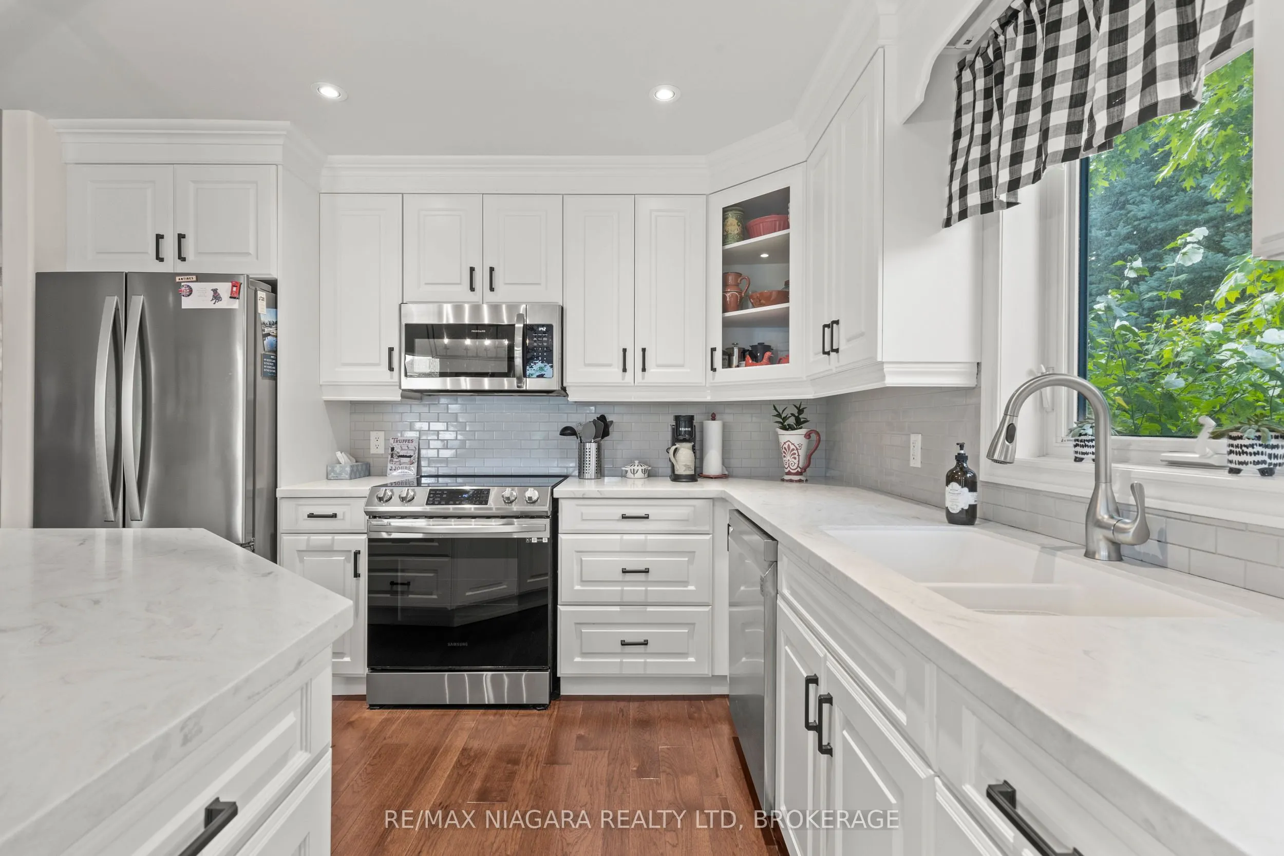 42 ROSE GLEN Crescent, #Call LBO