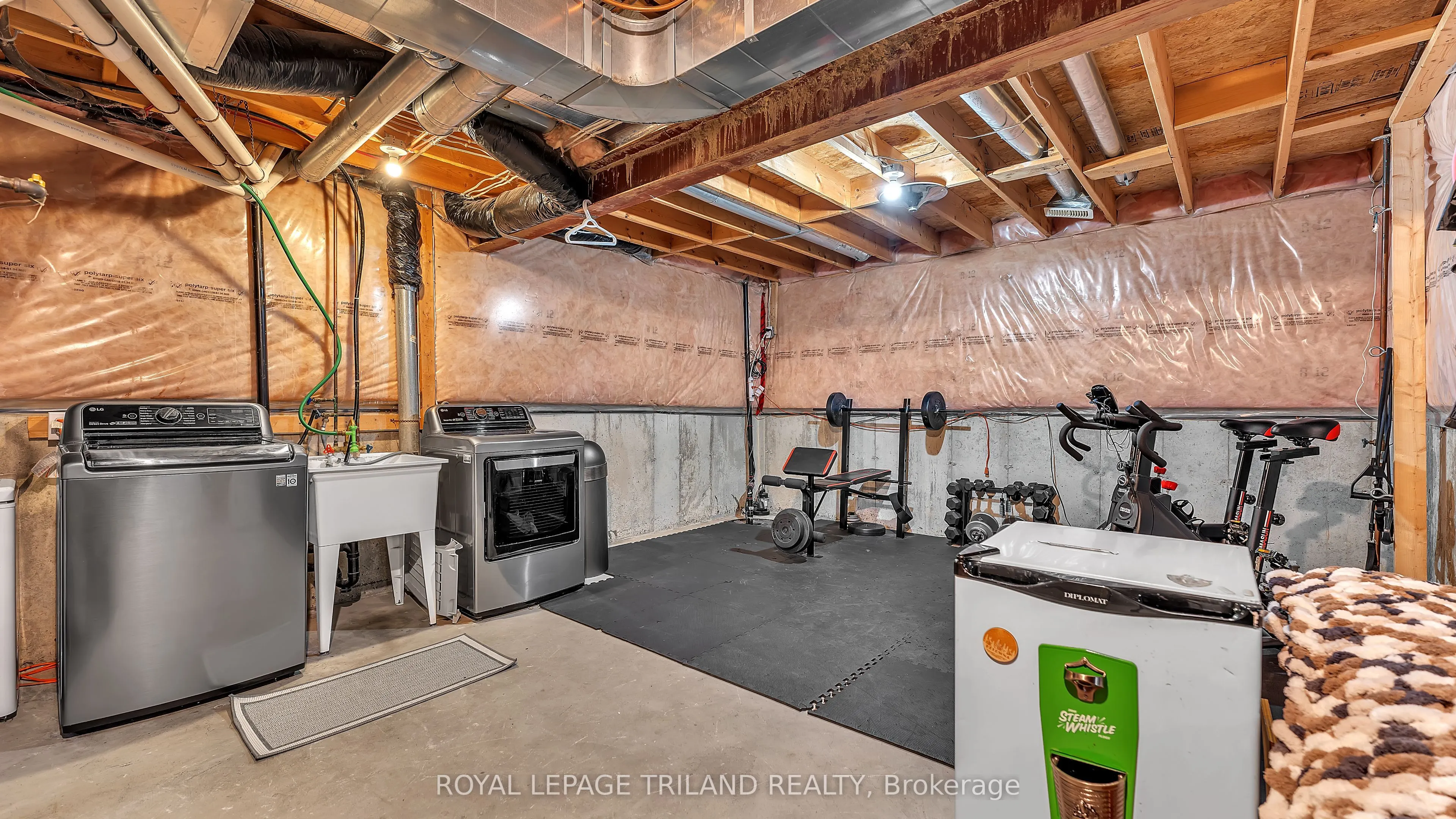 579 HARTOP Place