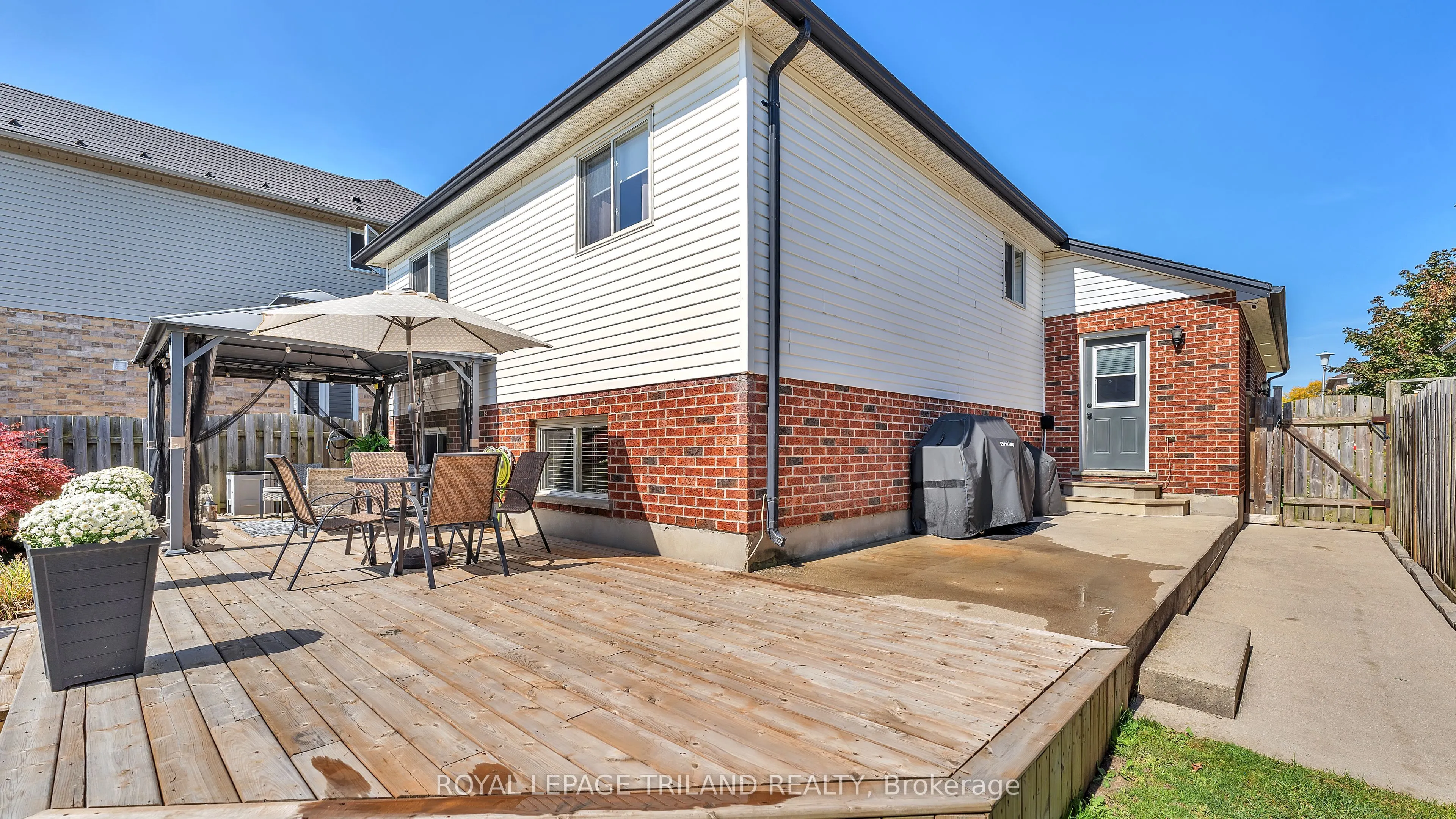 579 HARTOP Place