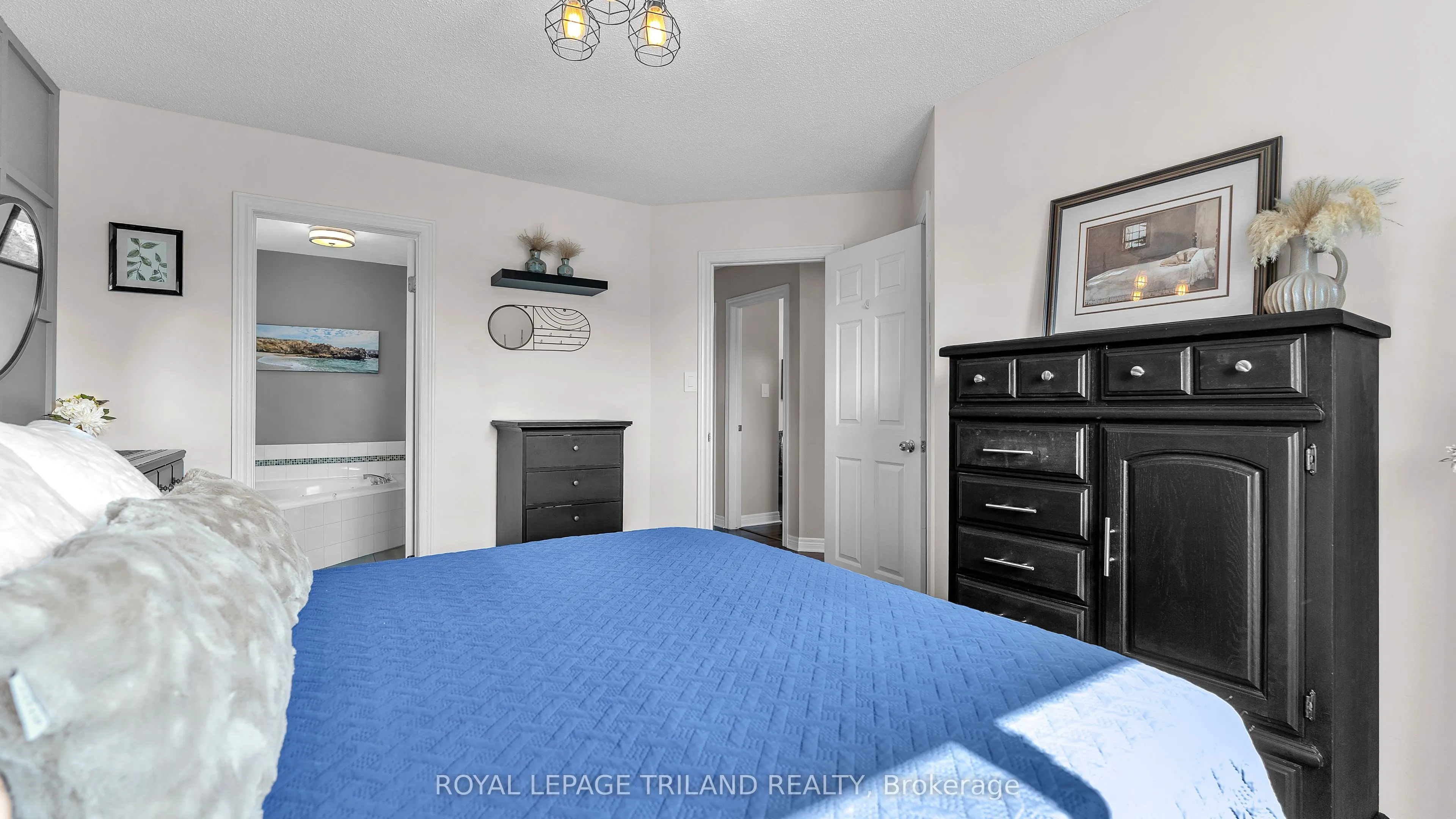 579 HARTOP Place