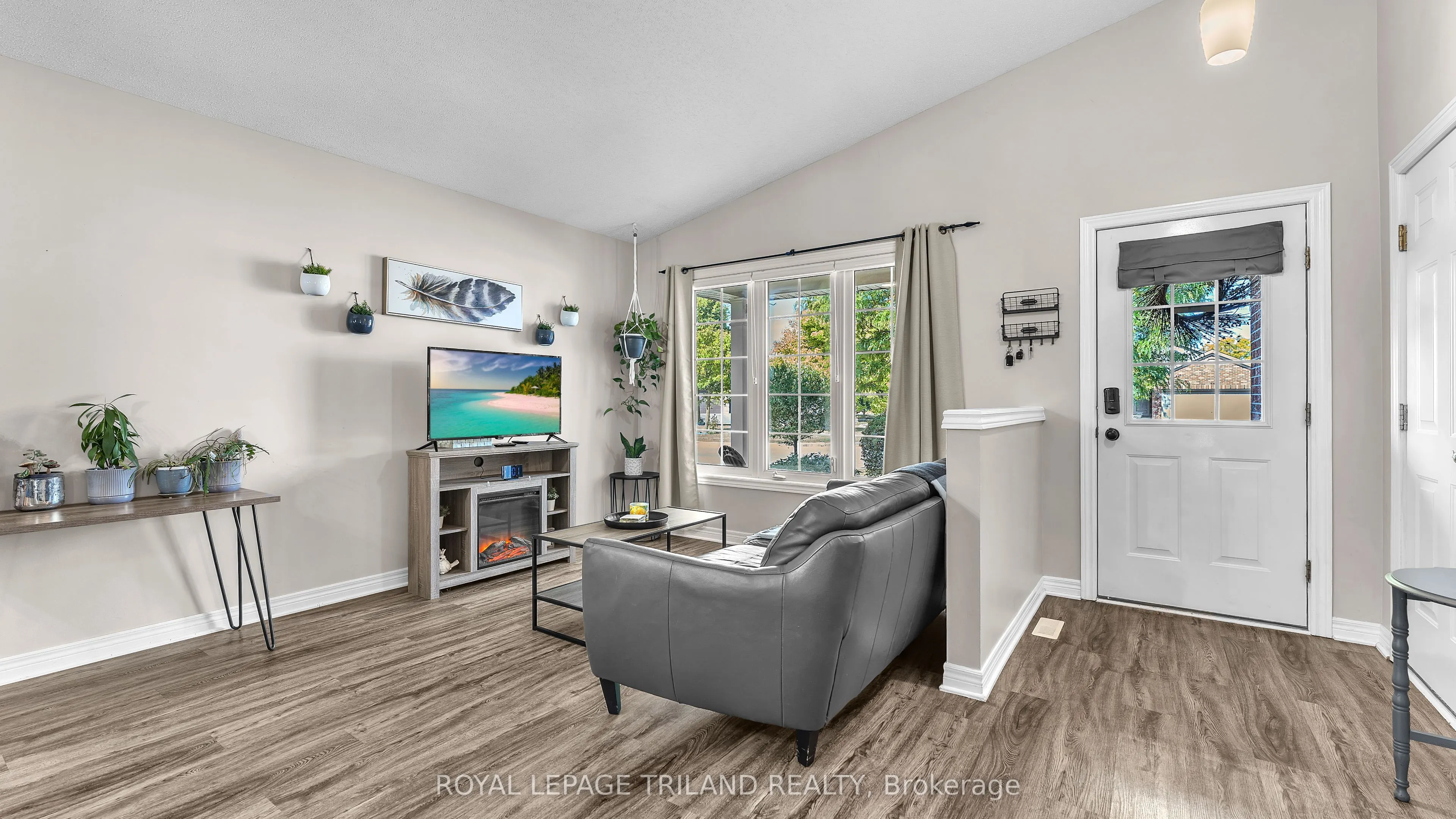 579 HARTOP Place