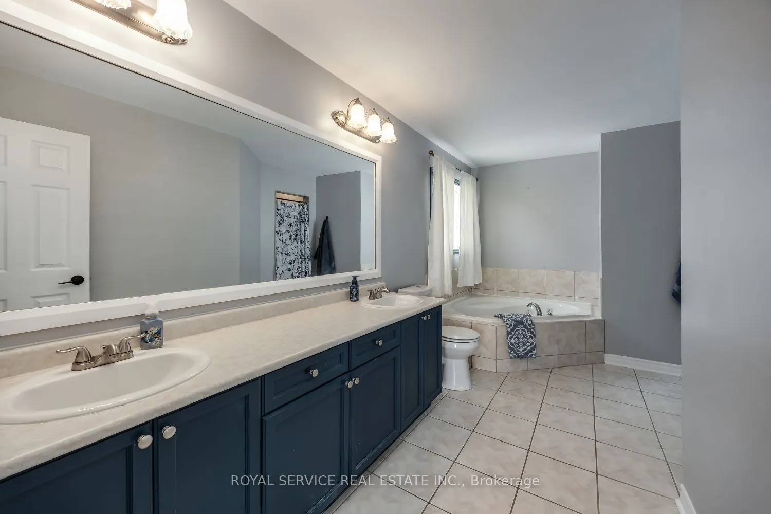 1723 Ravenwood Drive