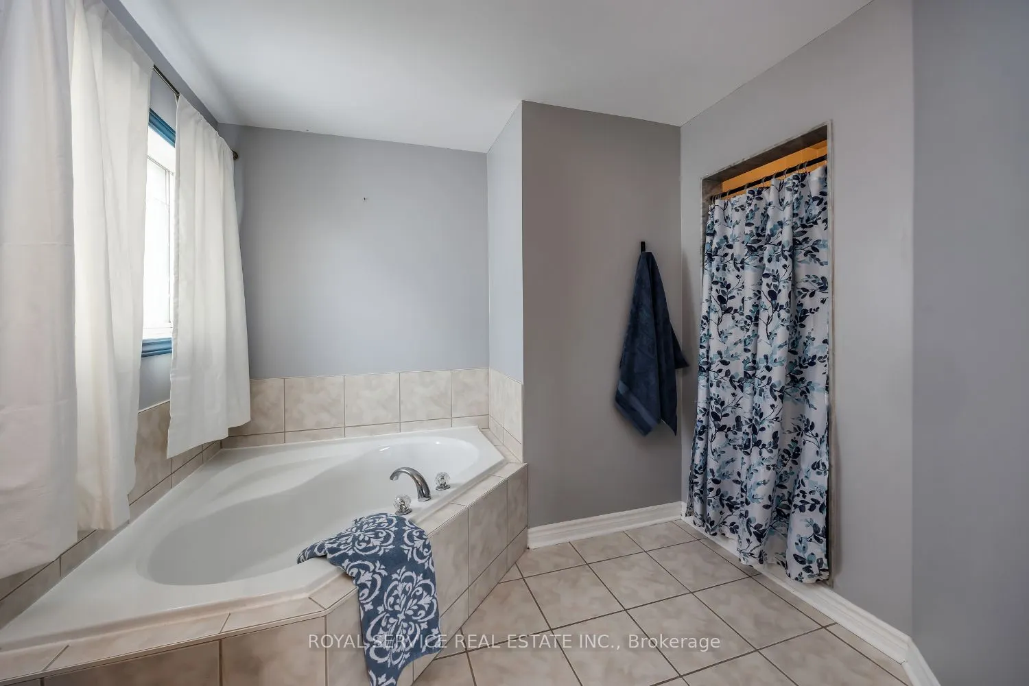 1723 Ravenwood Drive
