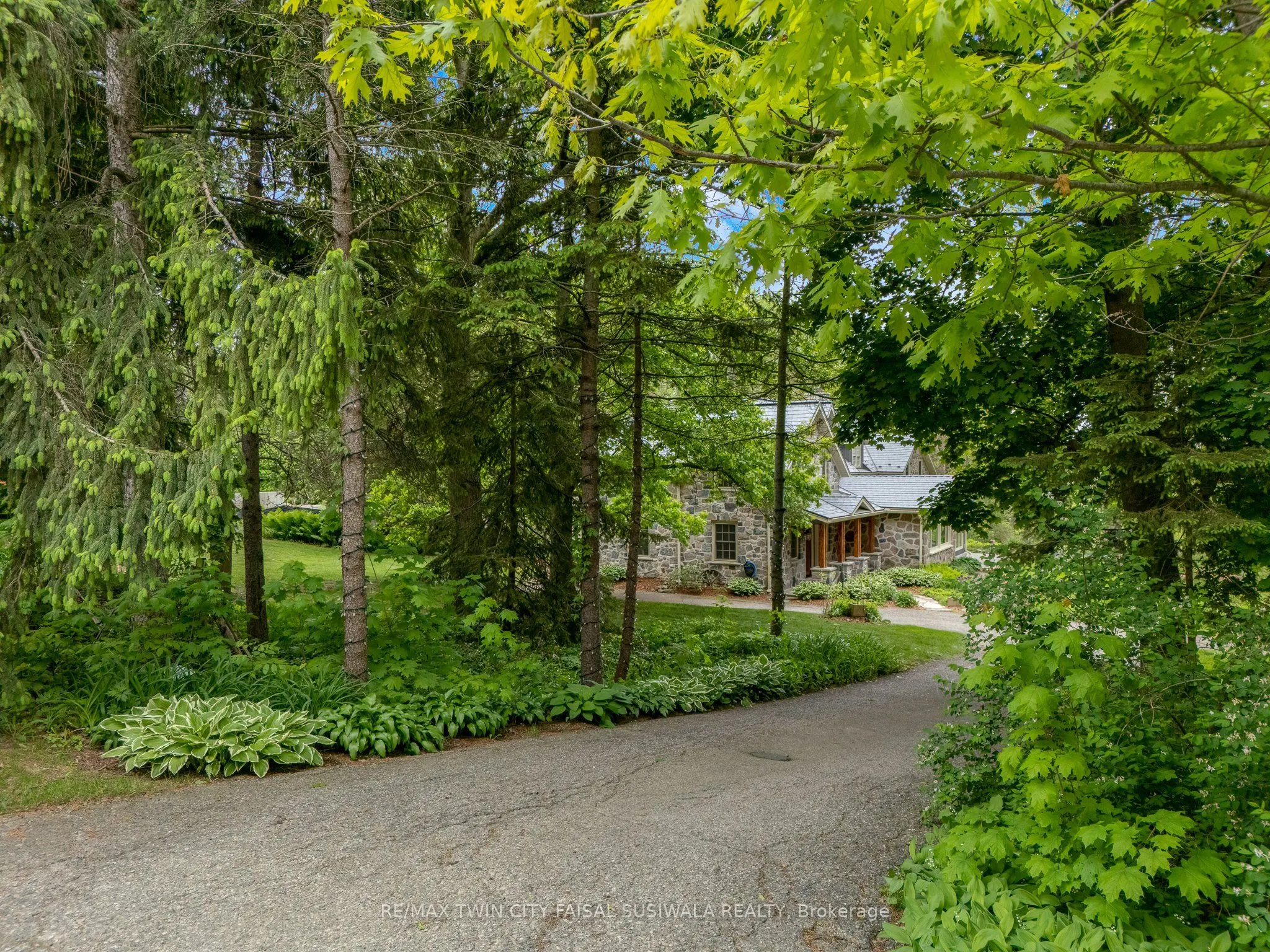 17 The Kirksway