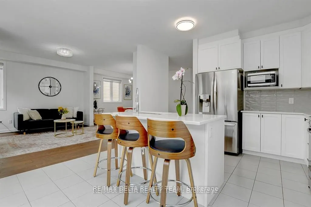 370 Aquaview Drive