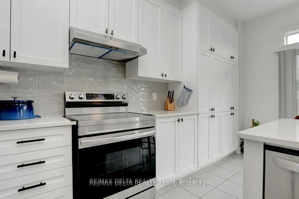 370 Aquaview Drive