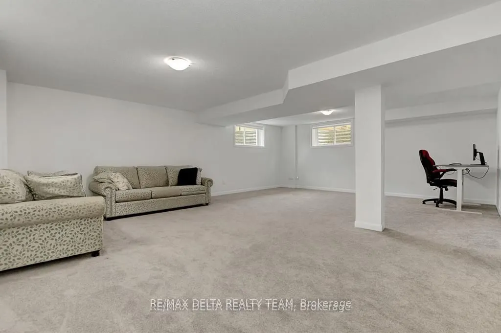 370 Aquaview Drive
