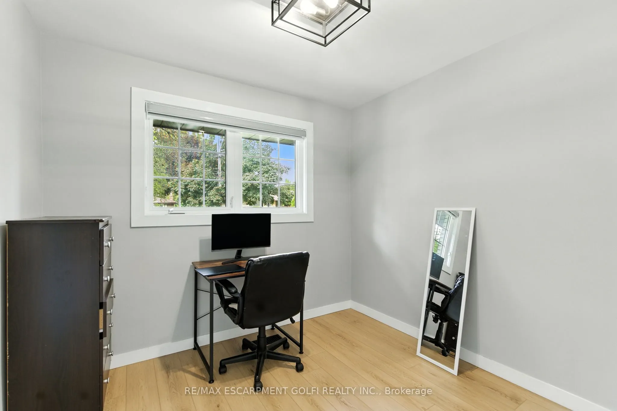 31 VARADI Avenue