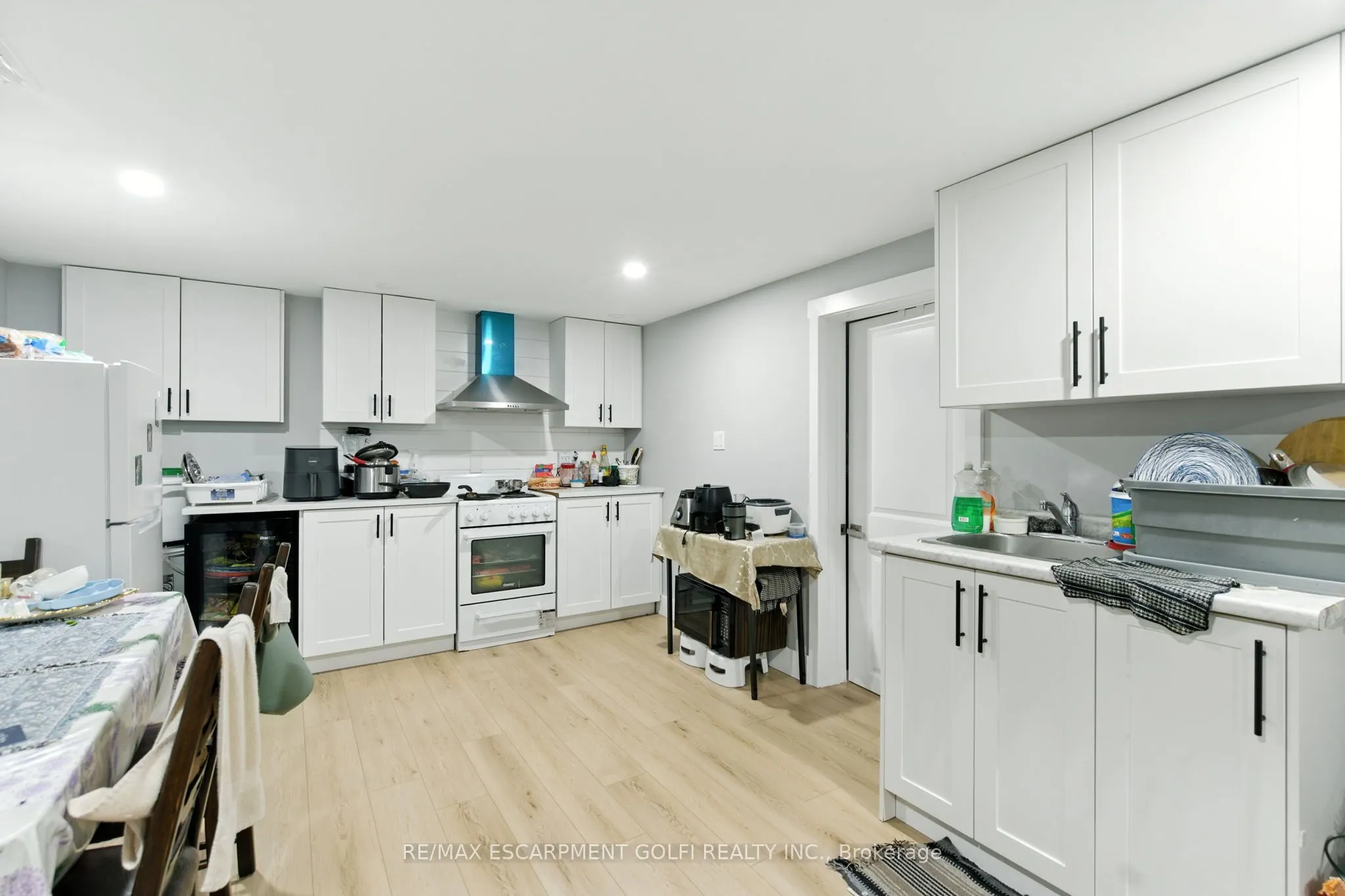 31 VARADI Avenue