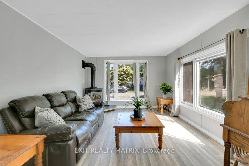 8930 Lynwood Park Private