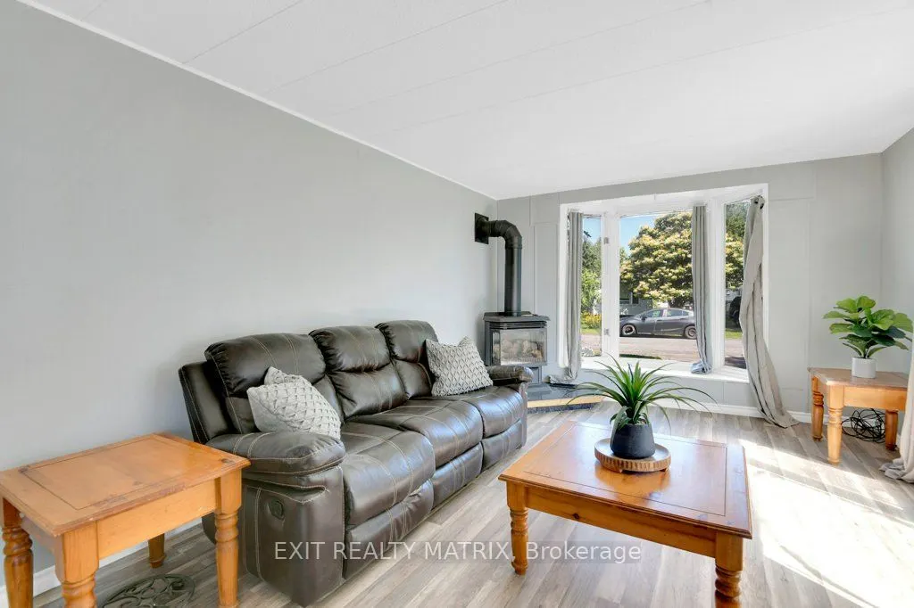 8930 Lynwood Park Private