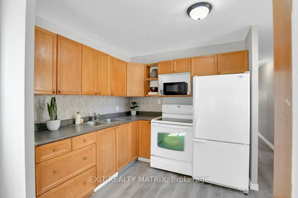 8930 Lynwood Park Private