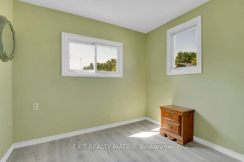 8930 Lynwood Park Private