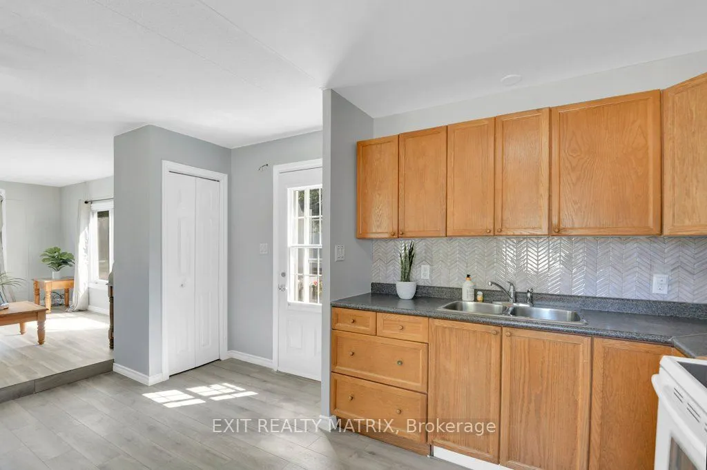 8930 Lynwood Park Private