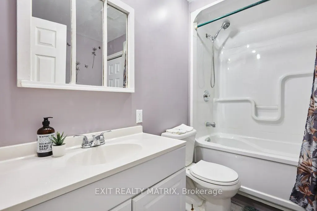 8930 Lynwood Park Private