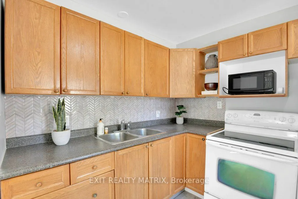 8930 Lynwood Park Private