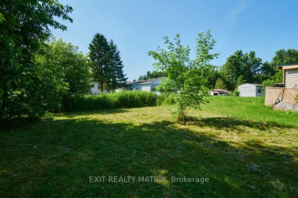 8930 Lynwood Park Private