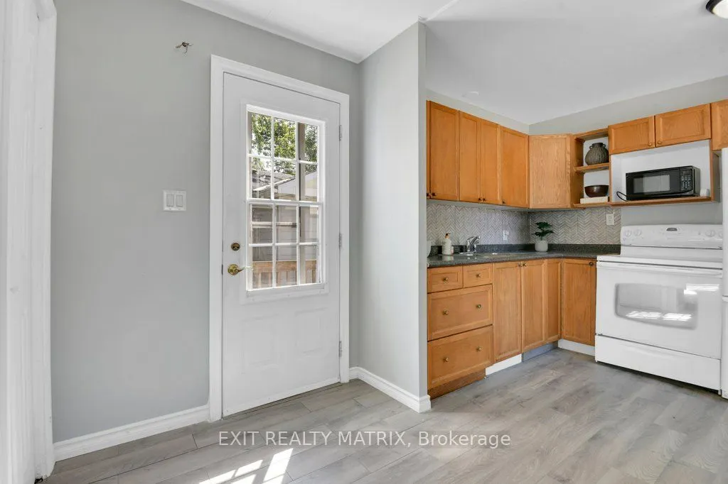 8930 Lynwood Park Private