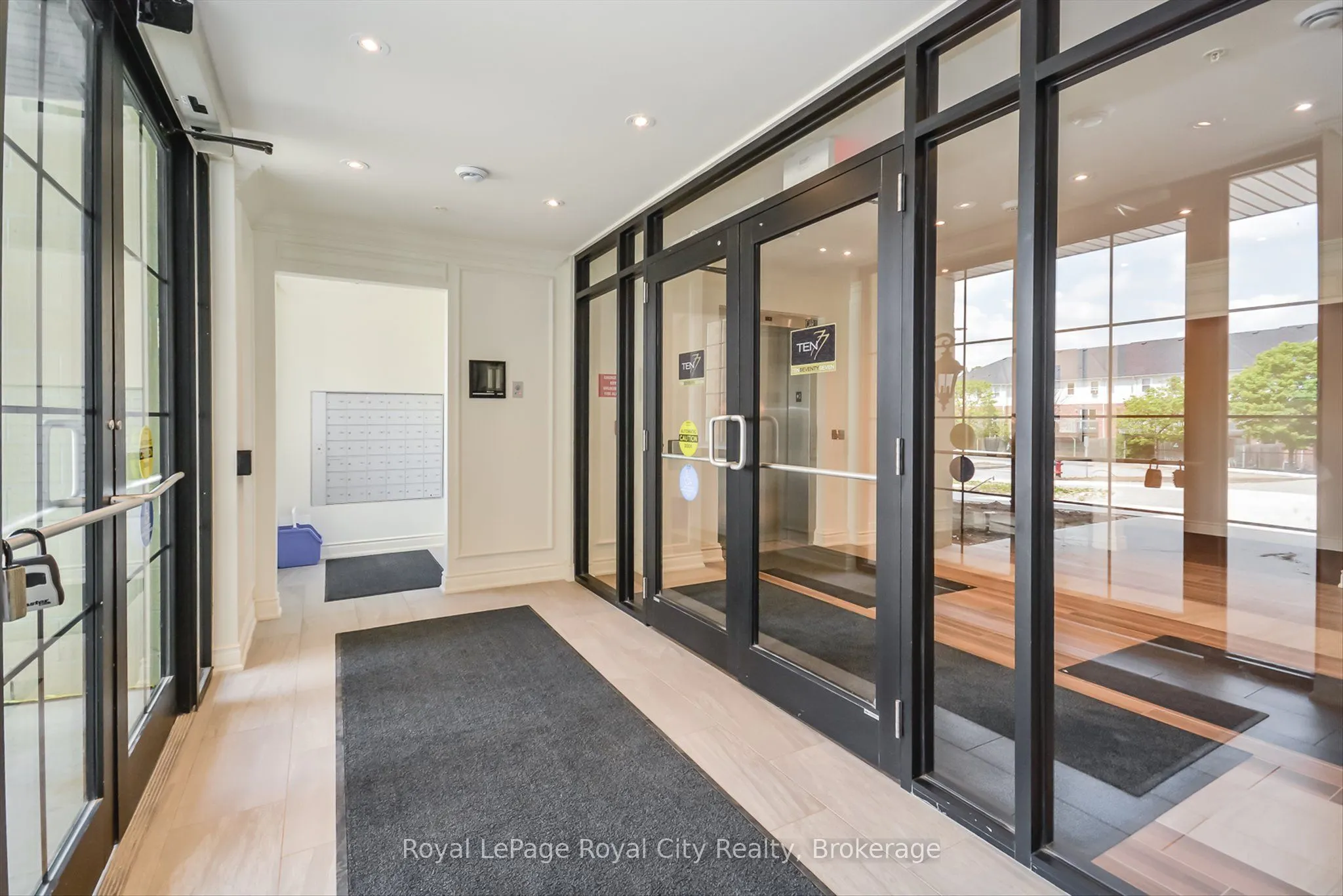 1077 Gordon Street, #418