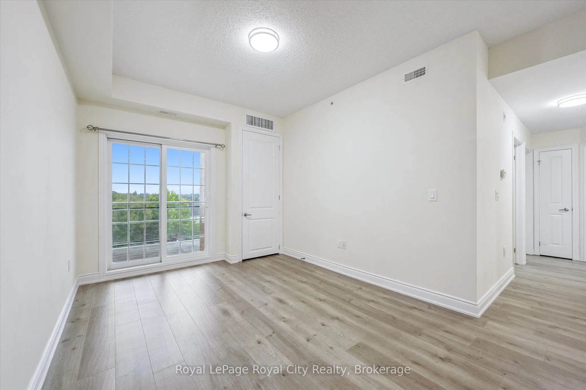 1077 Gordon Street, #418
