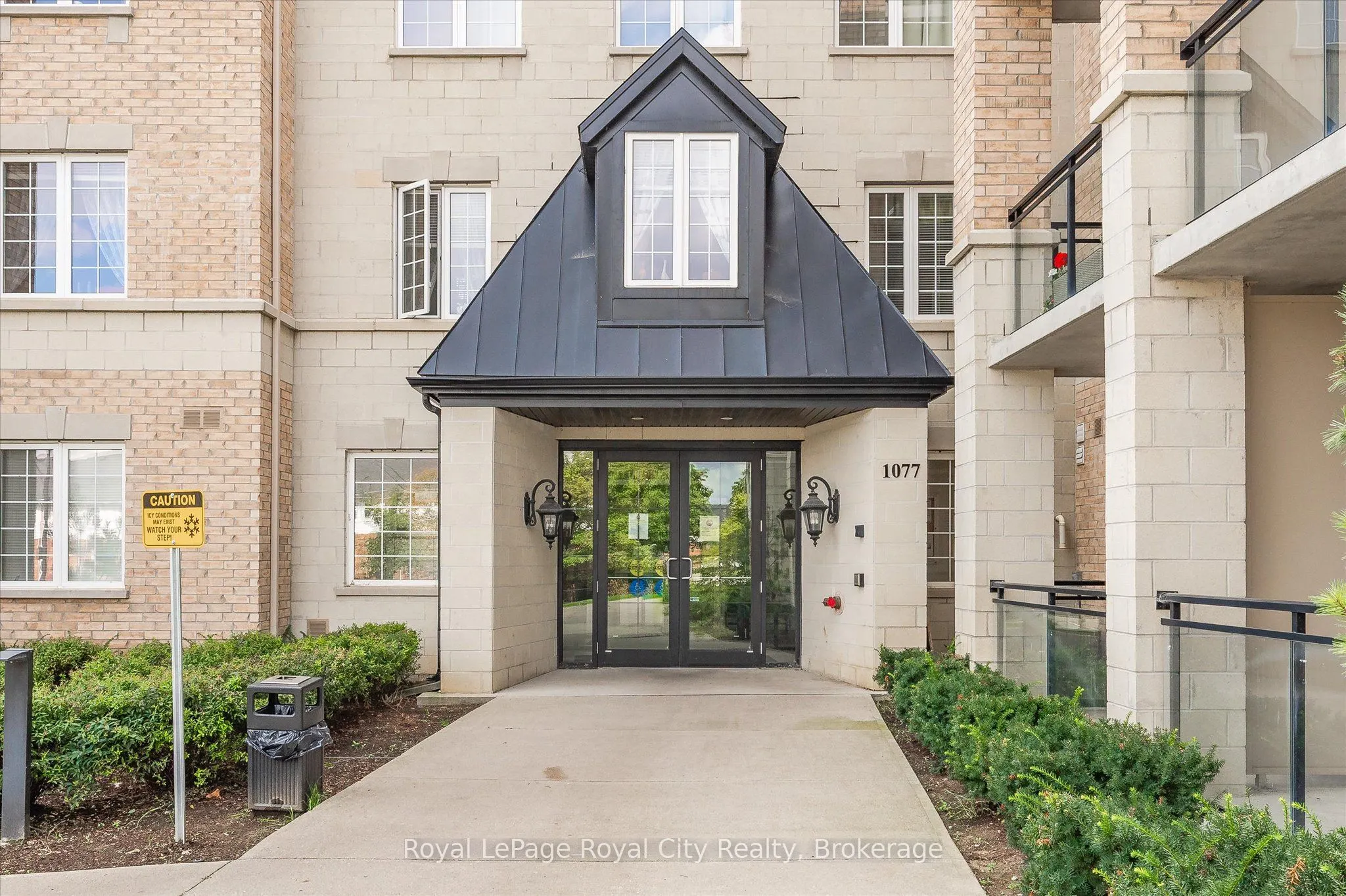 1077 Gordon Street, #418
