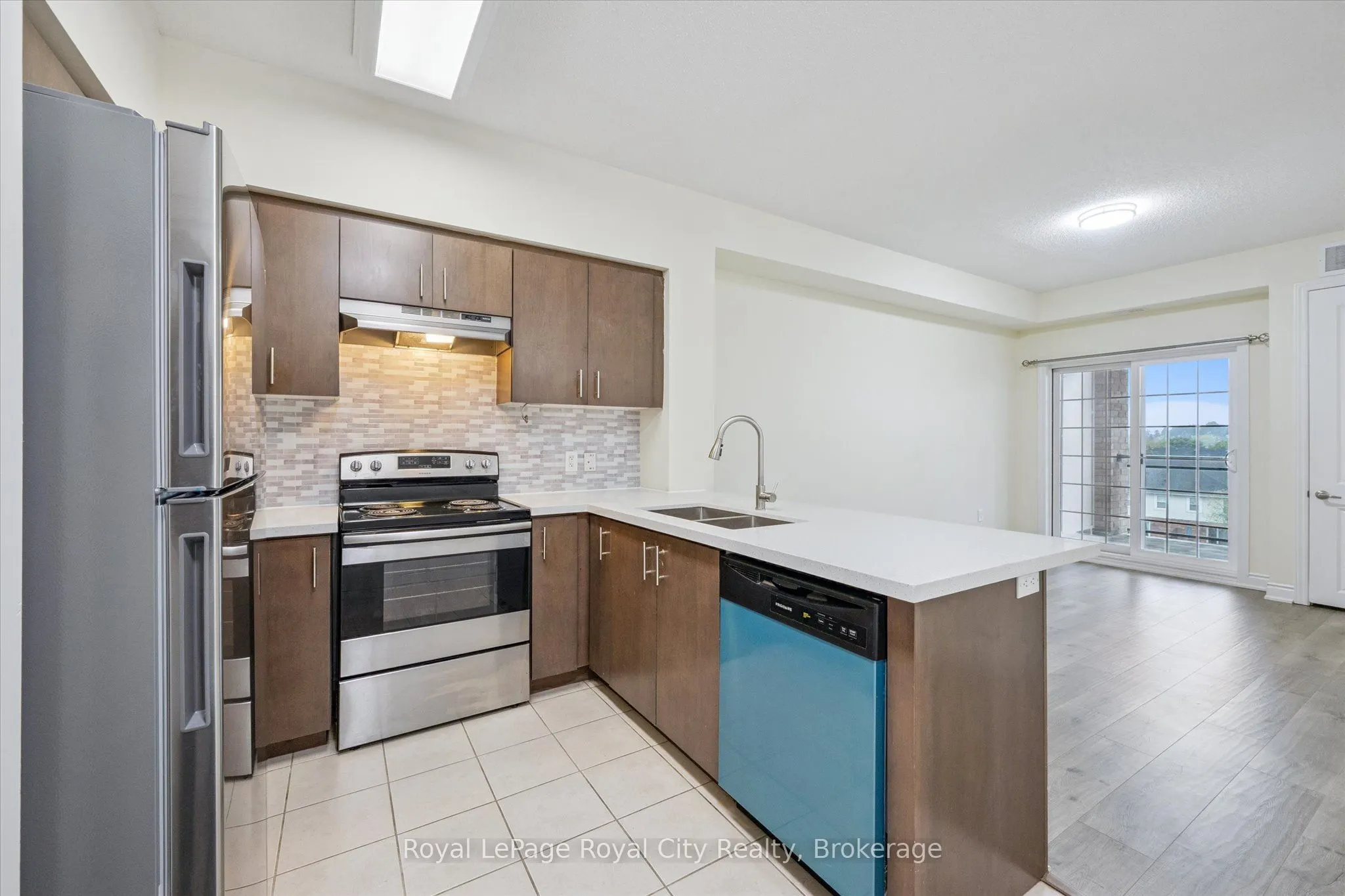 1077 Gordon Street, #418
