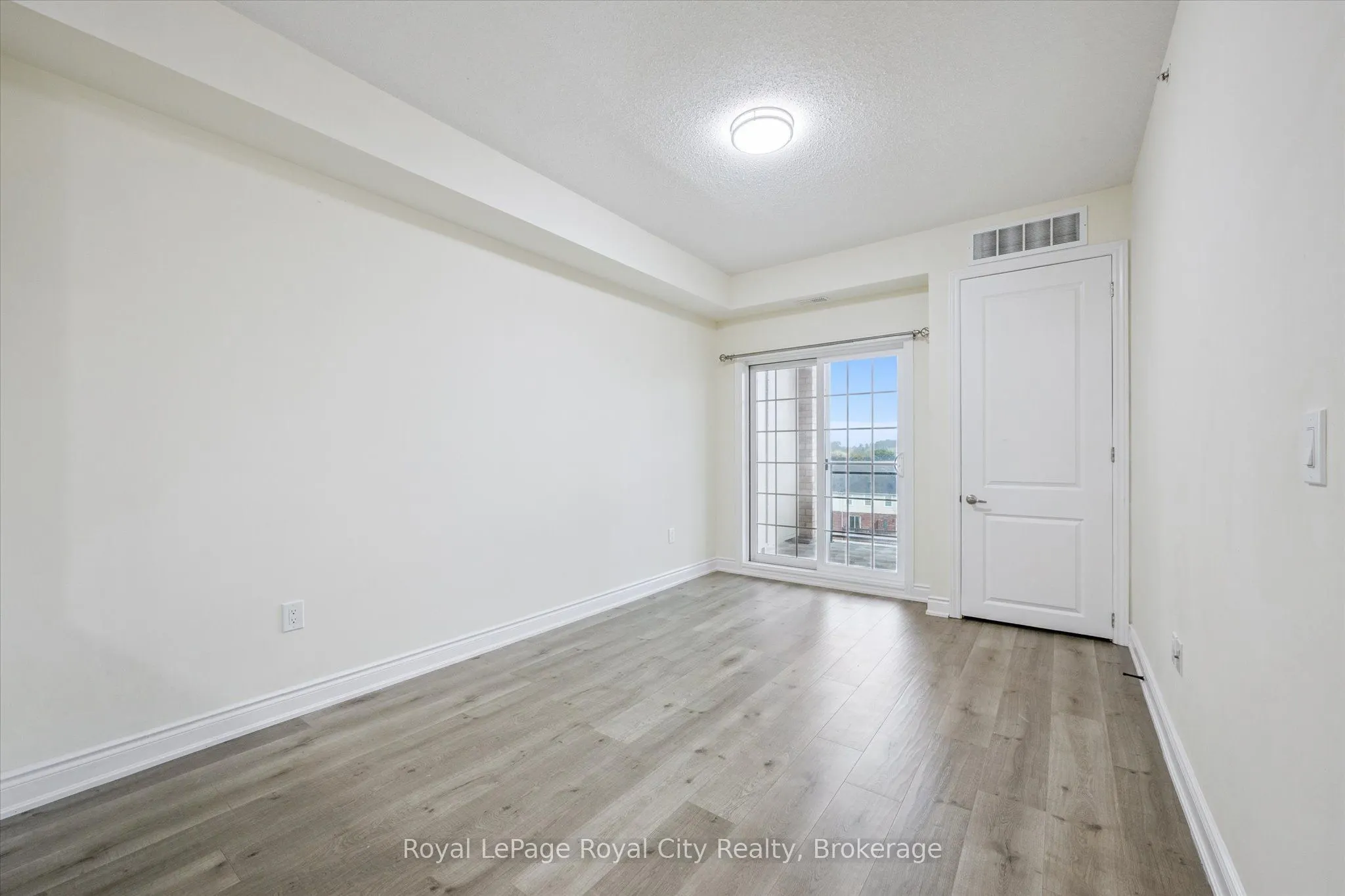 1077 Gordon Street, #418